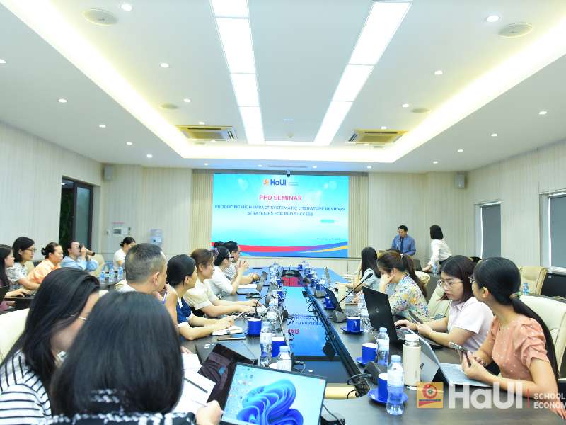Trường Kinh tế tổ chức seminar: "Xây dựng tổng quan tài liệu hệ thống chất lượng cao – Chiến lược thành công cho nghiên cứu sinh"