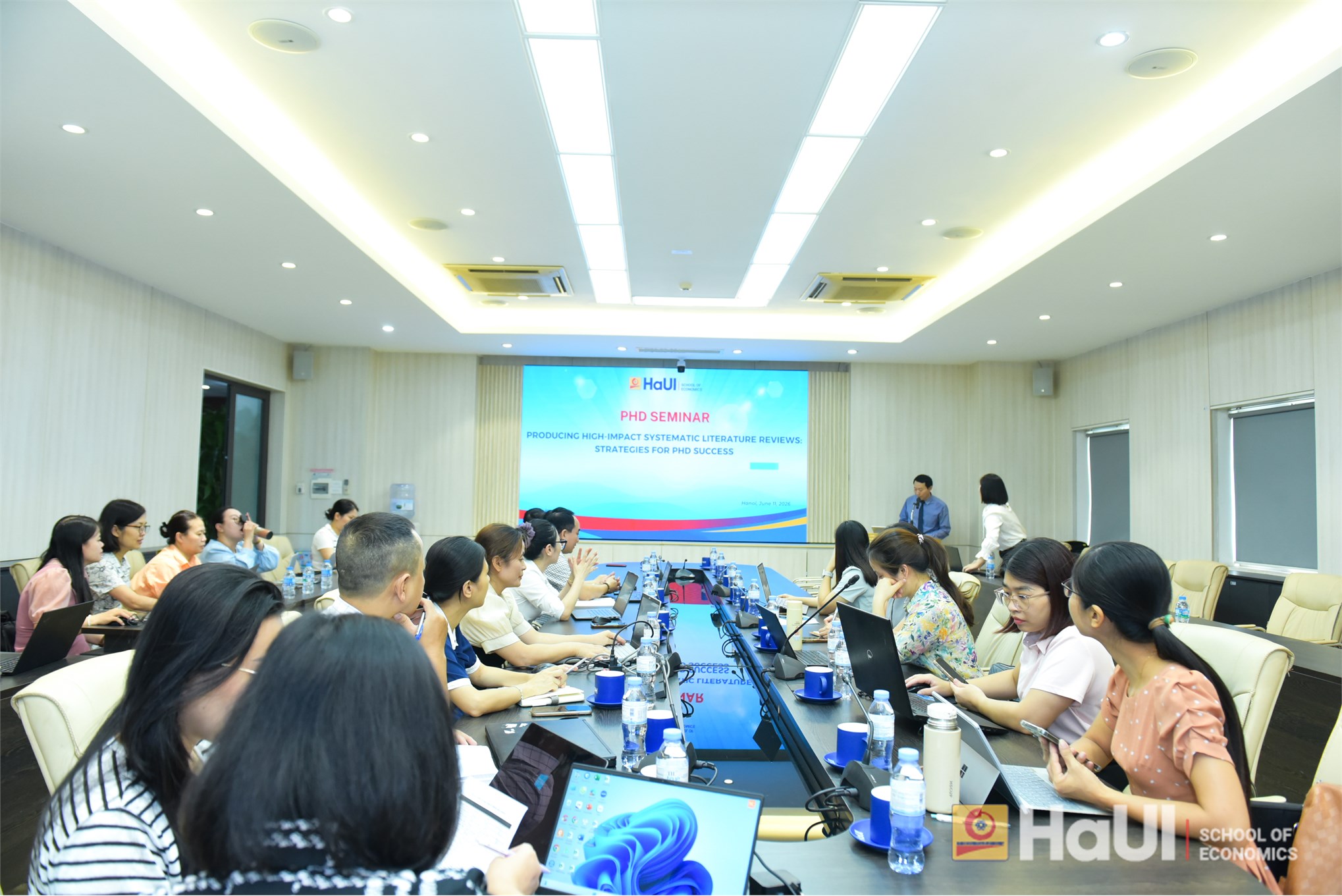 Trường Kinh tế tổ chức seminar: `Xây dựng tổng quan tài liệu hệ thống chất lượng cao – Chiến lược thành công cho nghiên cứu sinh`