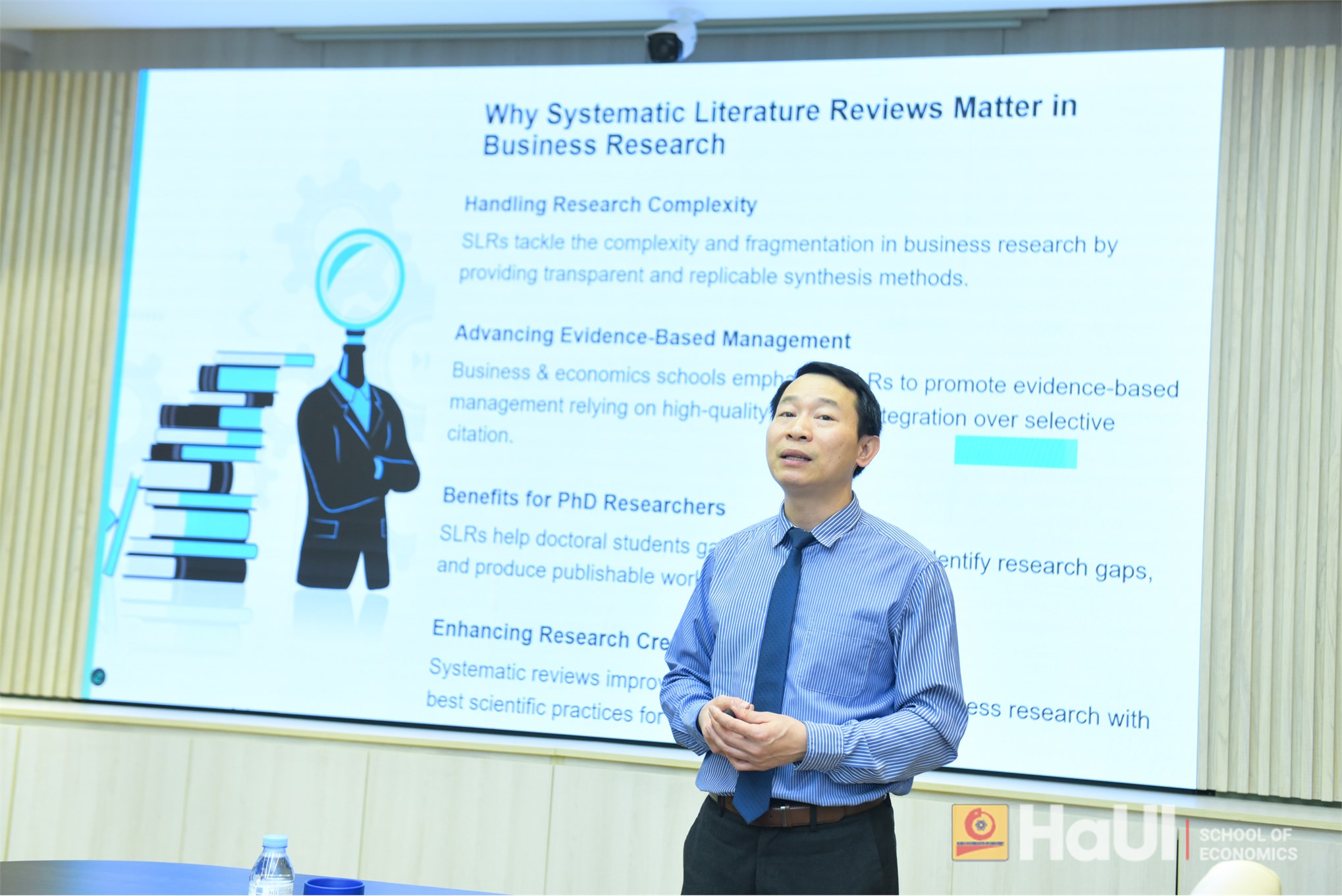 Trường Kinh tế tổ chức seminar: `Xây dựng tổng quan tài liệu hệ thống chất lượng cao – Chiến lược thành công cho nghiên cứu sinh`