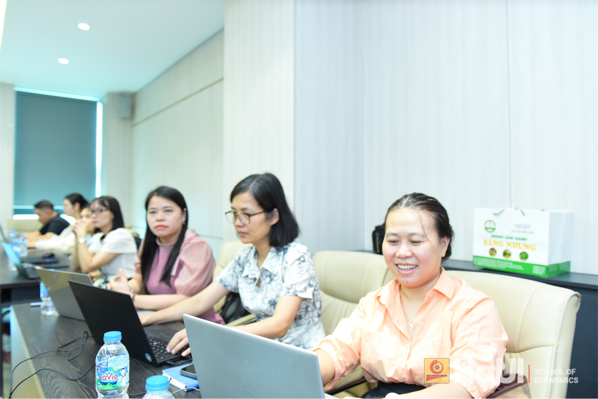 Trường Kinh tế tổ chức seminar: `Xây dựng tổng quan tài liệu hệ thống chất lượng cao – Chiến lược thành công cho nghiên cứu sinh`