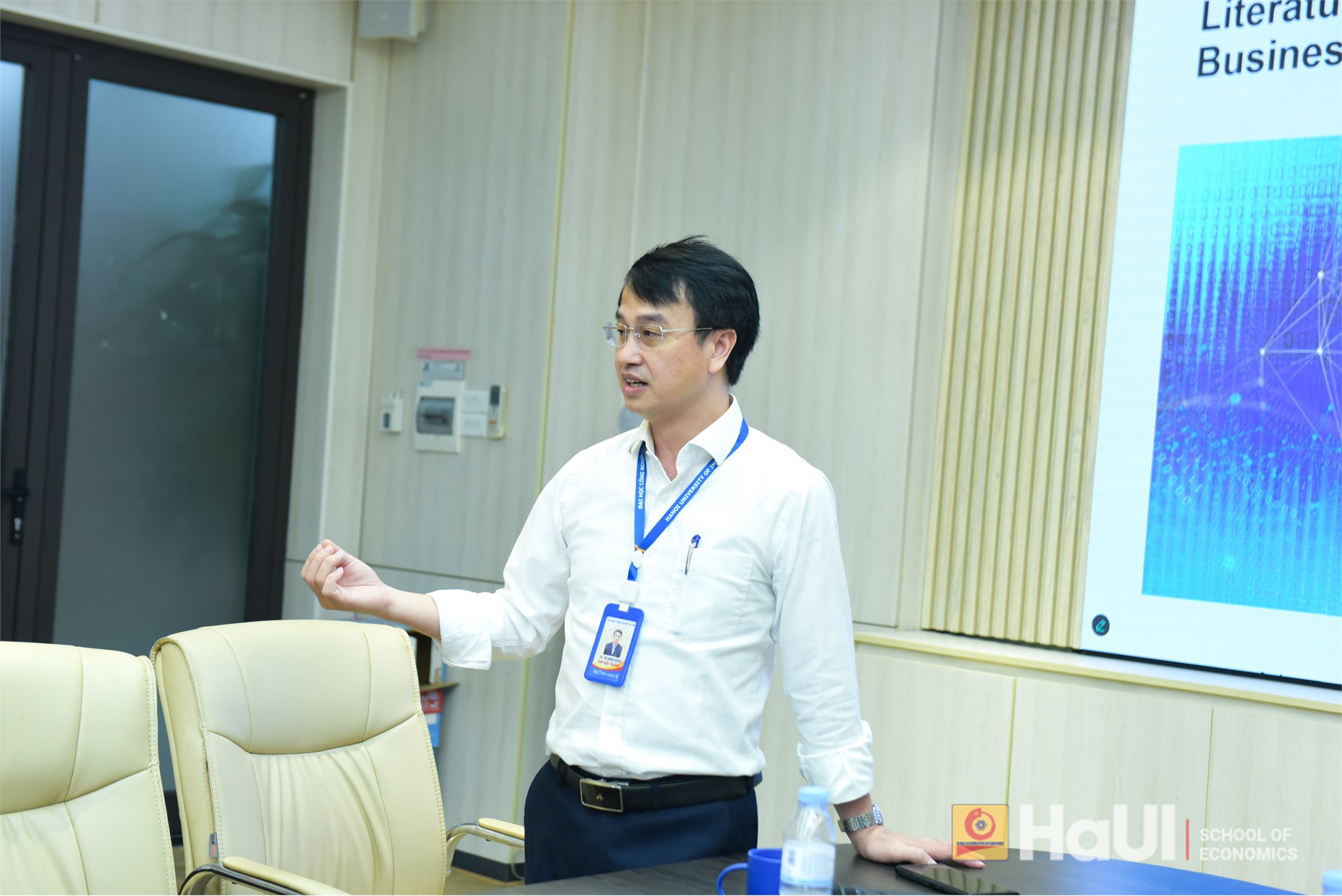 Trường Kinh tế tổ chức seminar: `Xây dựng tổng quan tài liệu hệ thống chất lượng cao – Chiến lược thành công cho nghiên cứu sinh`