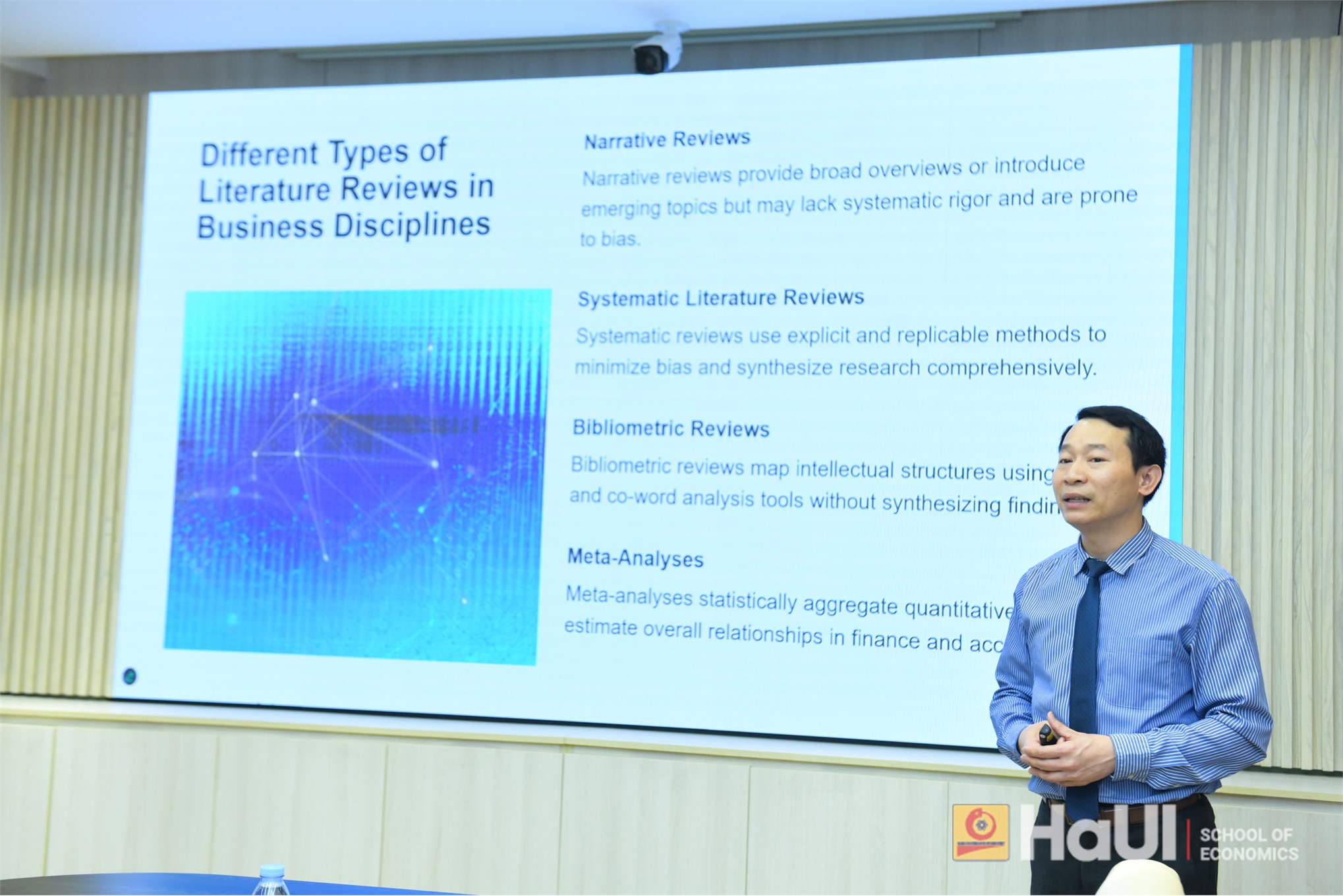 Trường Kinh tế tổ chức seminar: `Xây dựng tổng quan tài liệu hệ thống chất lượng cao – Chiến lược thành công cho nghiên cứu sinh`