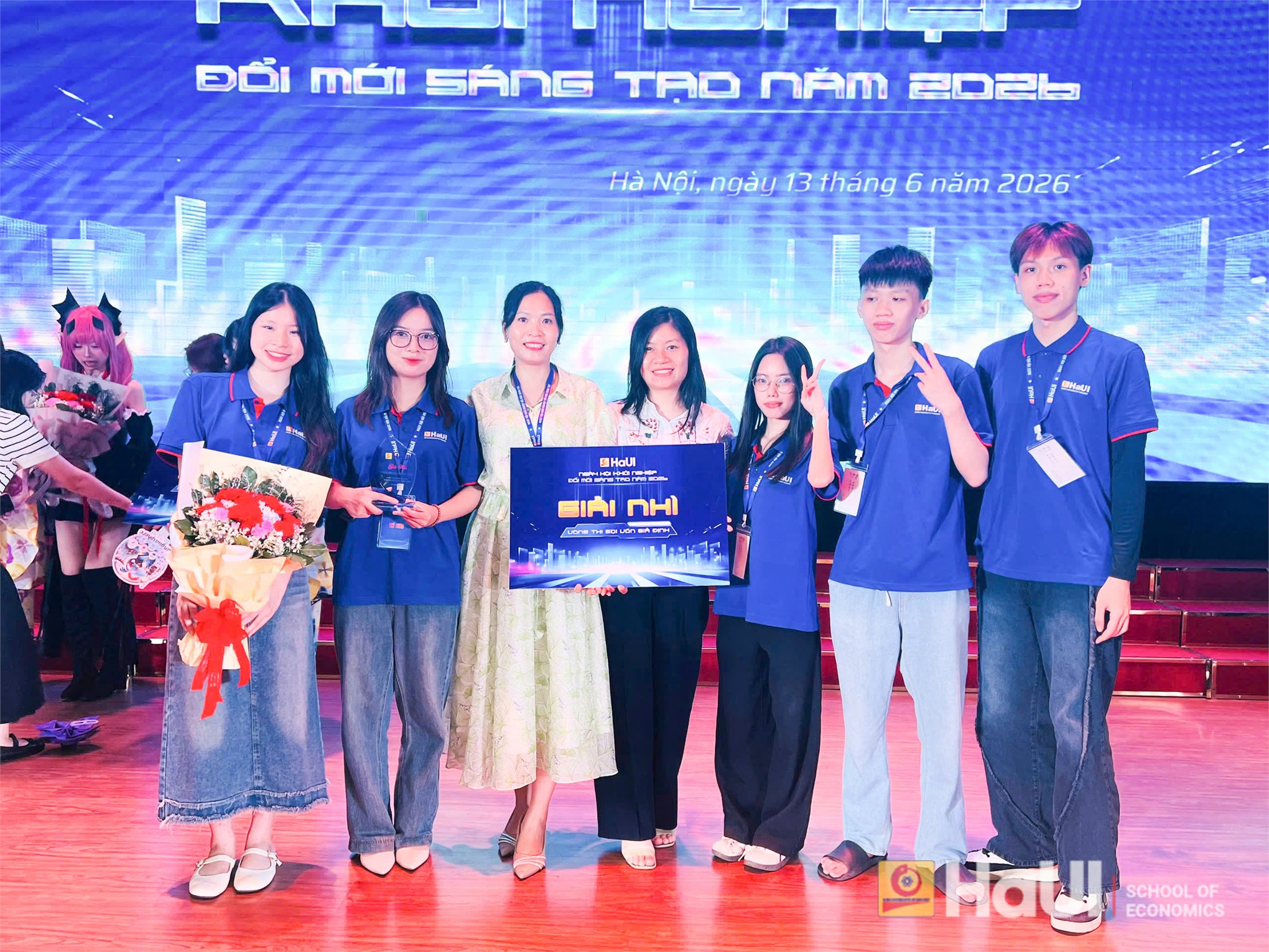 Ảnh: Đội thi đạt giải Nhì trong vòng thi