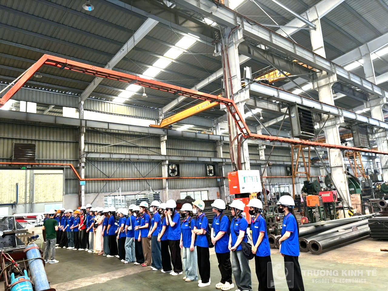 Sinh viên Khoa Kế toán – Kiểm toán tham quan thực tế tại Công ty cổ phần đầu tư xây dựng và thương mại Ngãi Cầu