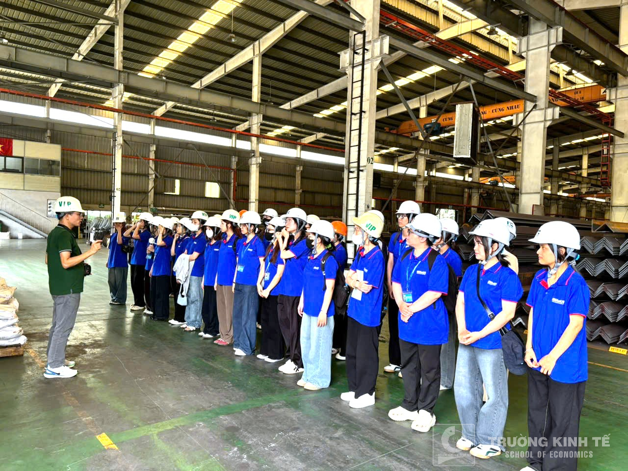 Sinh viên Khoa Kế toán – Kiểm toán tham quan thực tế tại Công ty cổ phần đầu tư xây dựng và thương mại Ngãi Cầu