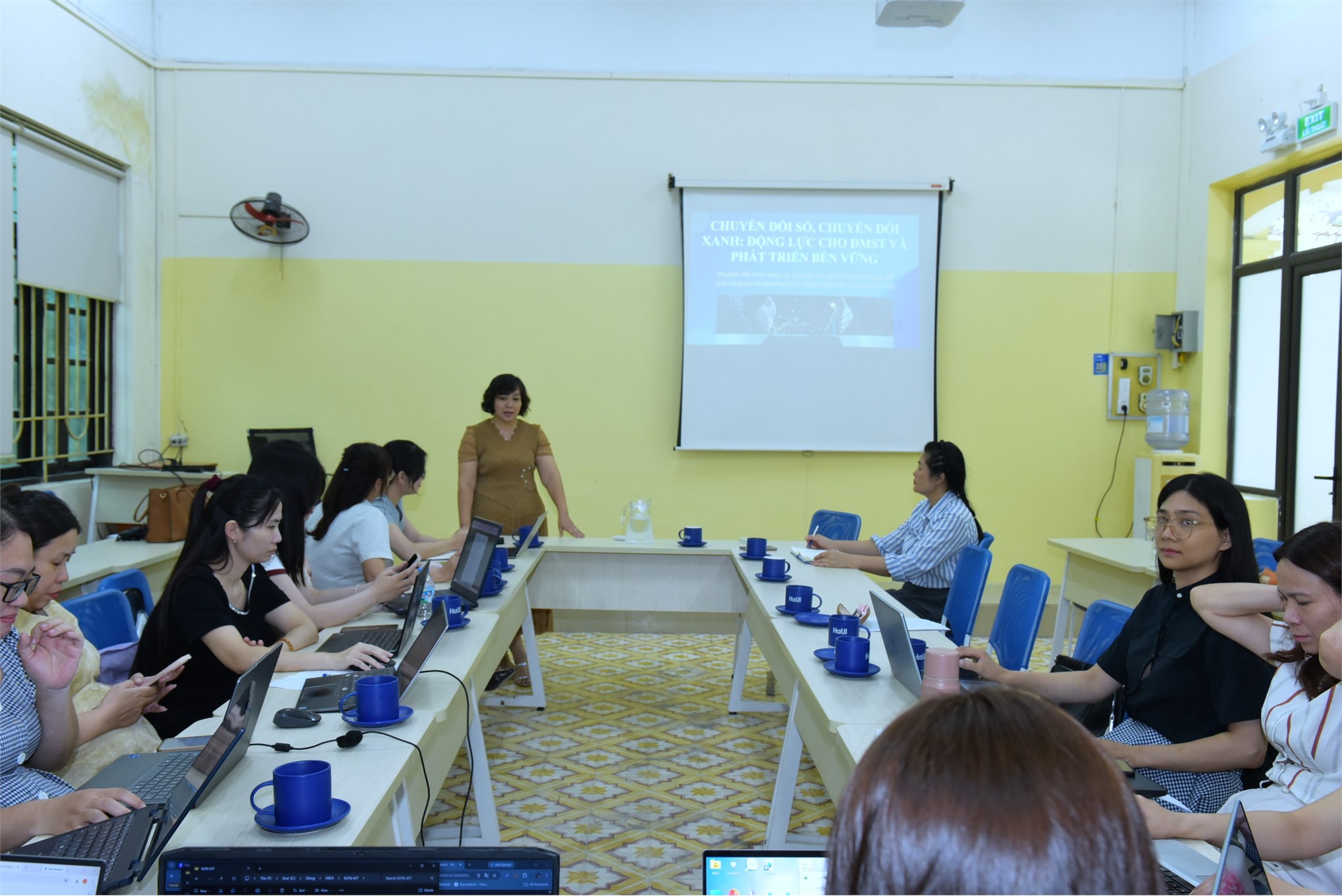 Khoa Kinh doanh số tổ chức Sinh hoạt chuyên môn: Tích hợp tư duy Khởi nghiệp đổi mới sáng tạo và `Chuyển đổi kép` vào công tác đào tạo