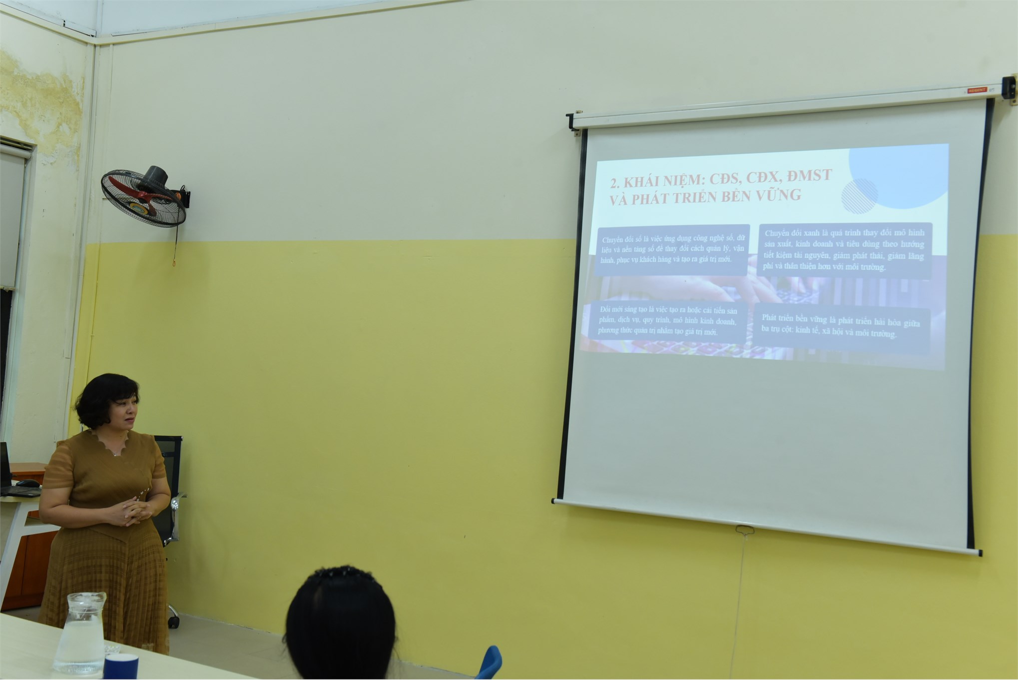 Khoa Kinh doanh số tổ chức Sinh hoạt chuyên môn: Tích hợp tư duy Khởi nghiệp đổi mới sáng tạo và `Chuyển đổi kép` vào công tác đào tạo