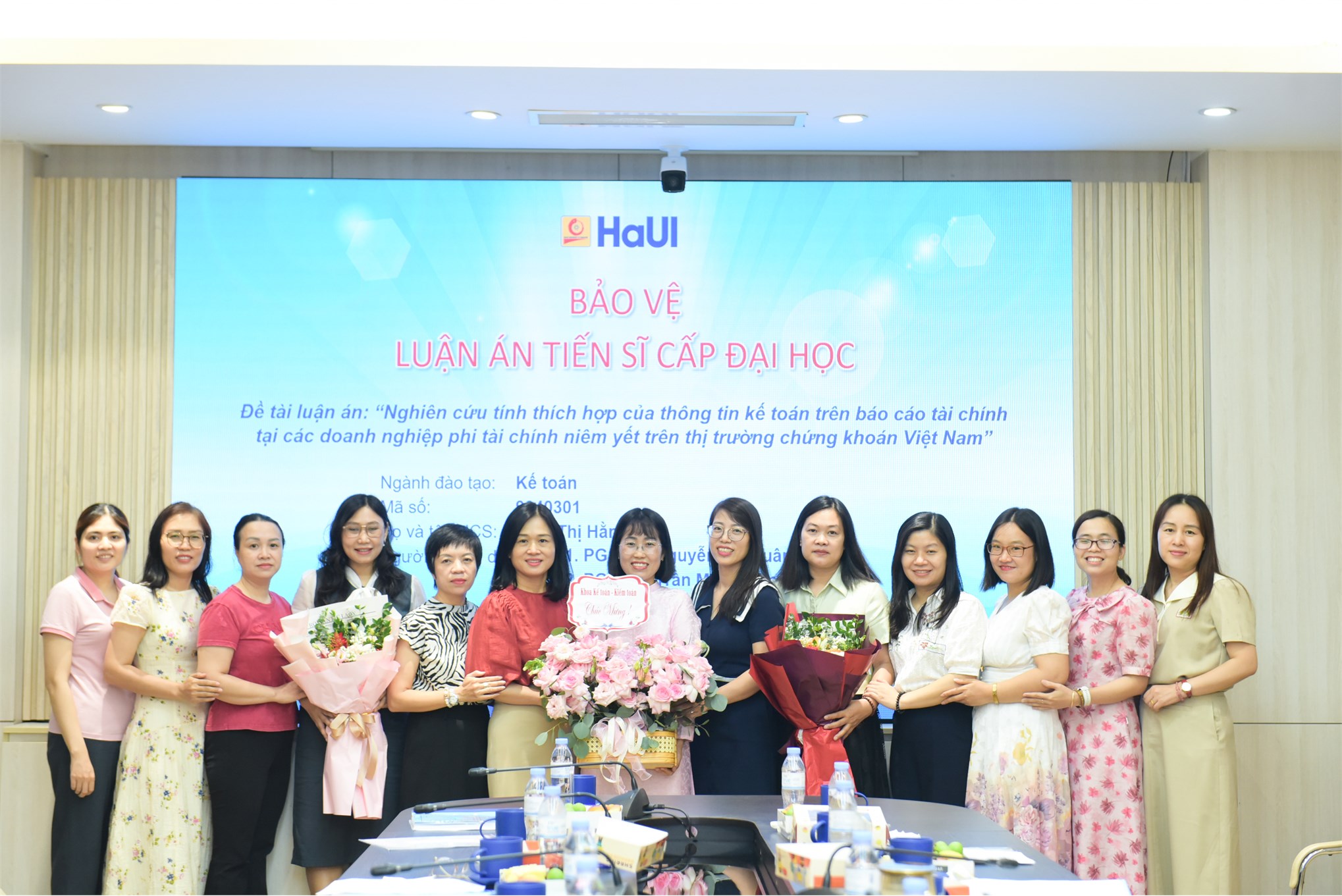 Nghiên cứu sinh Trần Thị Hằng bảo vệ thành công luận án tiến sĩ cấp Đại học Công nghiệp Hà Nội