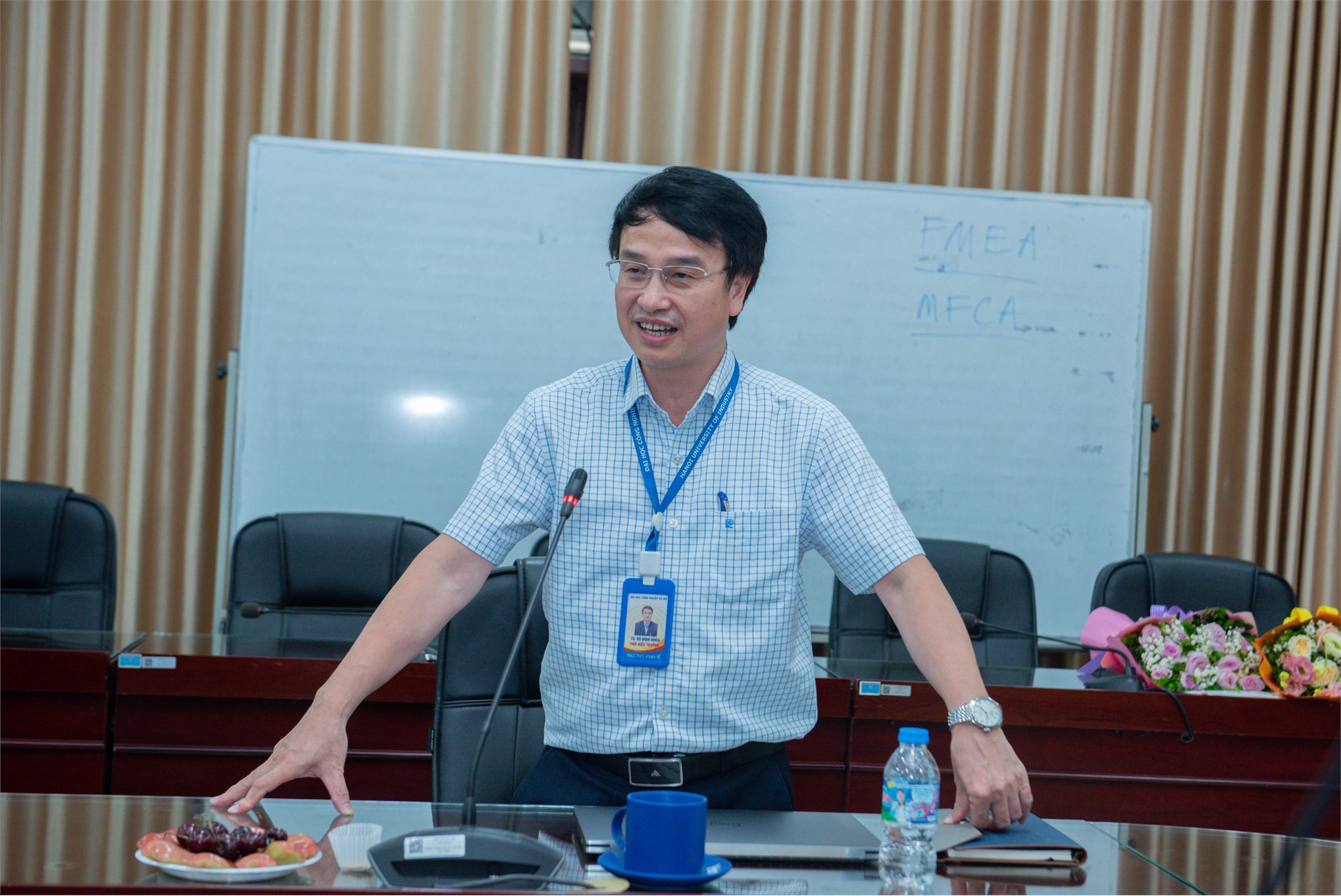 Trang trọng Lễ kết nạp Đảng viên mới của Chi bộ Kinh tế 1 – Trường Kinh tế