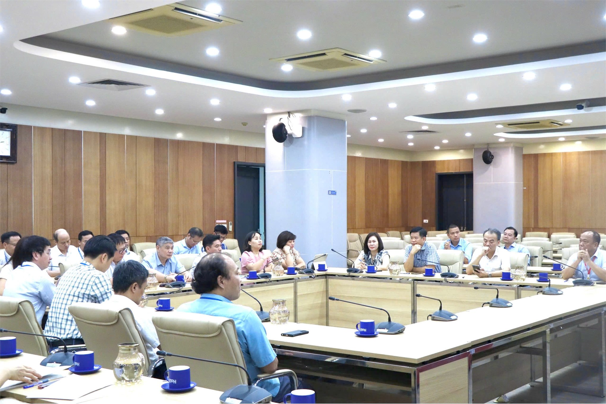 Đại học Công nghiệp Hà Nội sơ kết công tác đào tạo ngắn hạn: Trường Kinh tế ghi dấu ấn đậm nét
