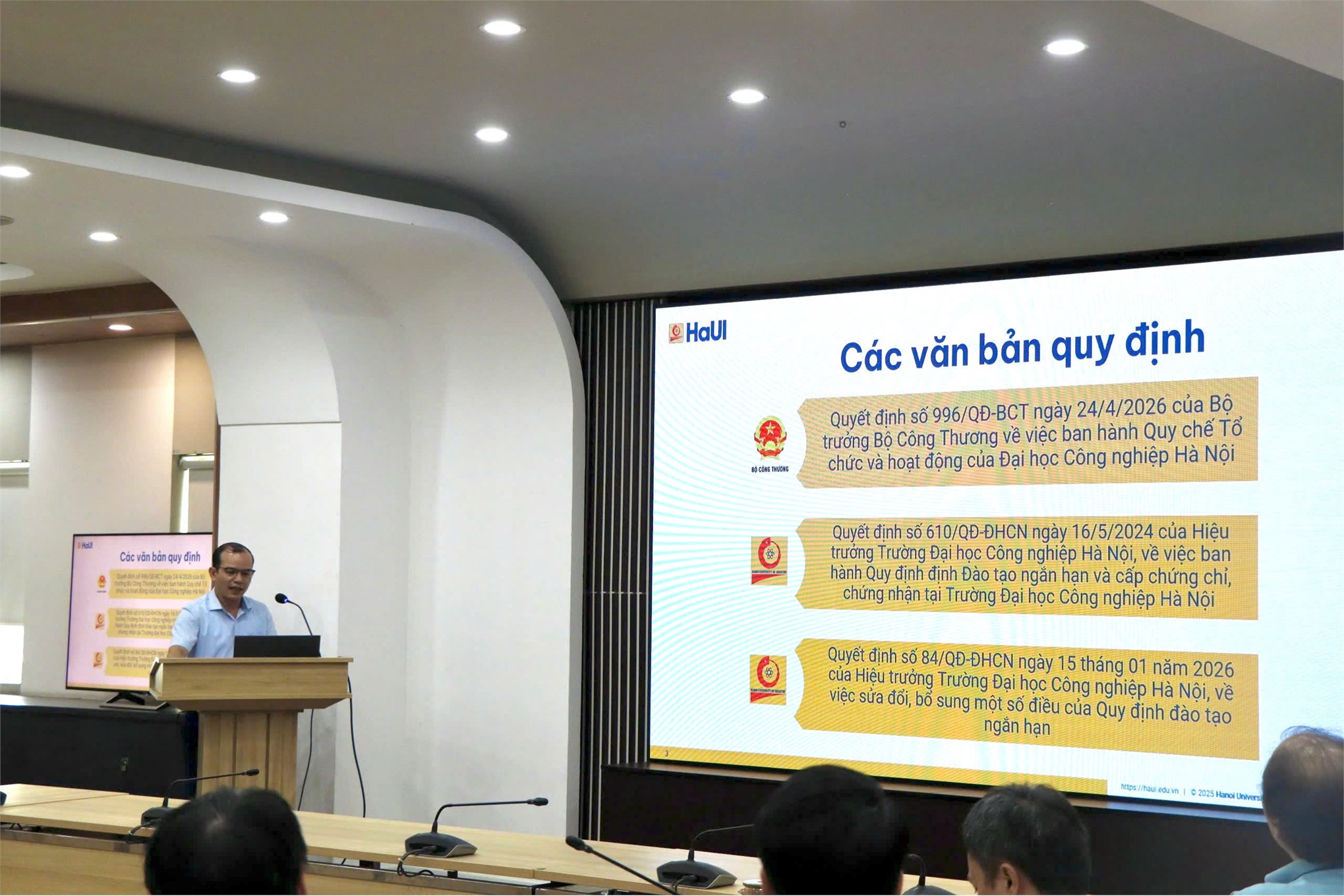 Đại học Công nghiệp Hà Nội sơ kết công tác đào tạo ngắn hạn: Trường Kinh tế ghi dấu ấn đậm nét