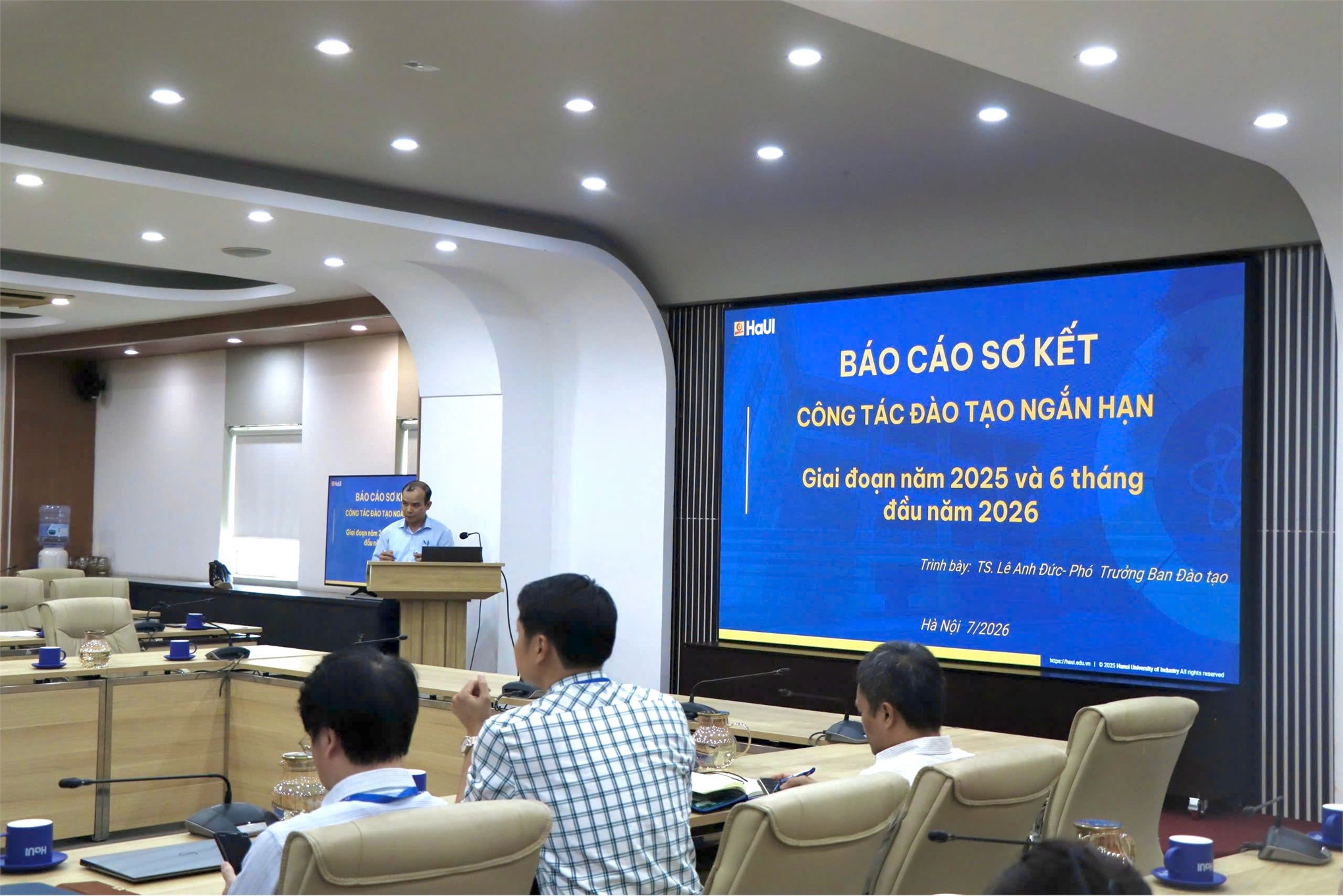 Đại học Công nghiệp Hà Nội sơ kết công tác đào tạo ngắn hạn: Trường Kinh tế ghi dấu ấn đậm nét