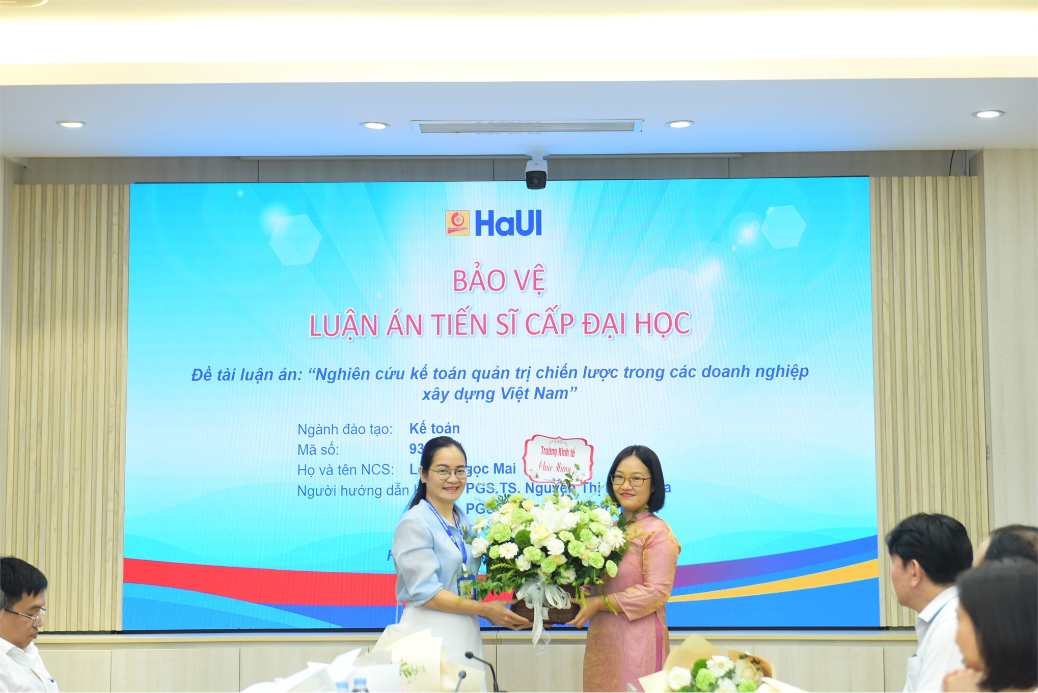 Nghiên cứu sinh Lê Thị Ngọc Mai bảo vệ thành công Luận án tiến sĩ cấp Đại học Công nghiệp Hà Nội