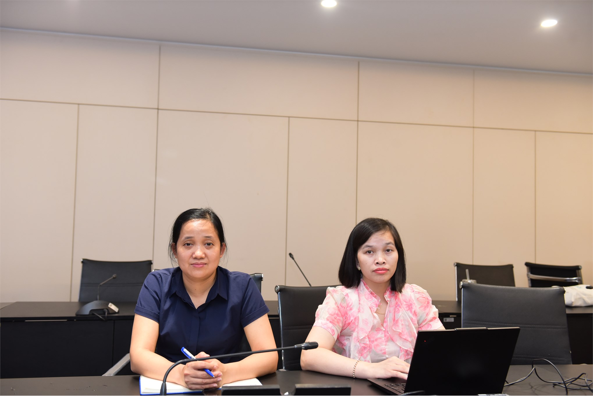 Trường Kinh tế tổ chức thành công buổi Tập huấn `Ứng dụng AI cho công tác hành chính văn phòng`