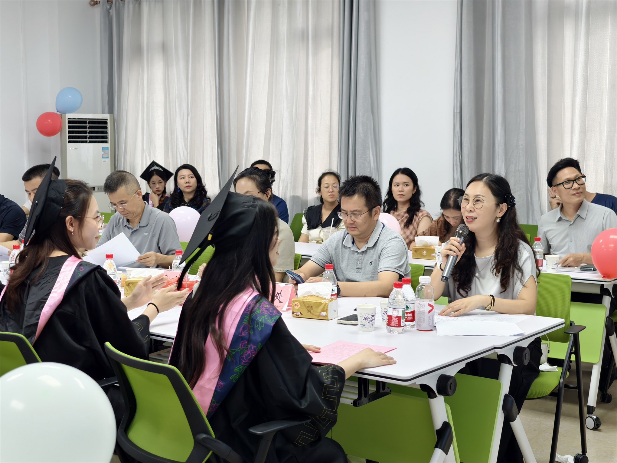 Lễ tốt nghiệp Khóa sinh viên đầu tiên Chương trình liên kết 2+2 Ngành quản trị kinh doanh: Dấu ấn hợp tác và cột mốc đáng tự hào