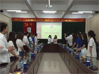 Trang trọng Lễ kết nạp Đảng viên mới Chi bộ Kinh tế 2, Đảng bộ bộ phận Trường Kinh tế