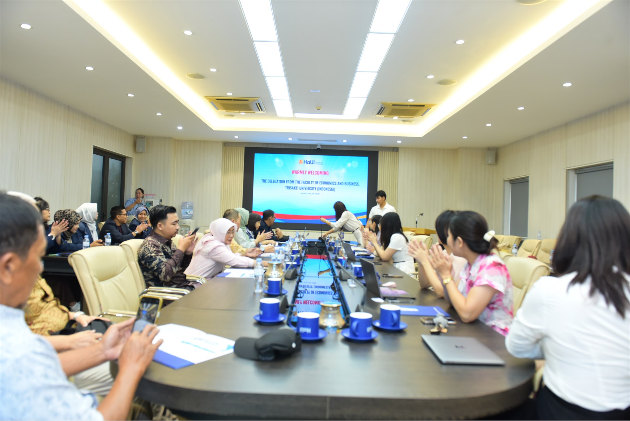 Mở rộng đối tác chiến lược: Trường Kinh tế đón tiếp và làm việc với đoàn đại biểu Trường đại học Trisakti (Indonesia)