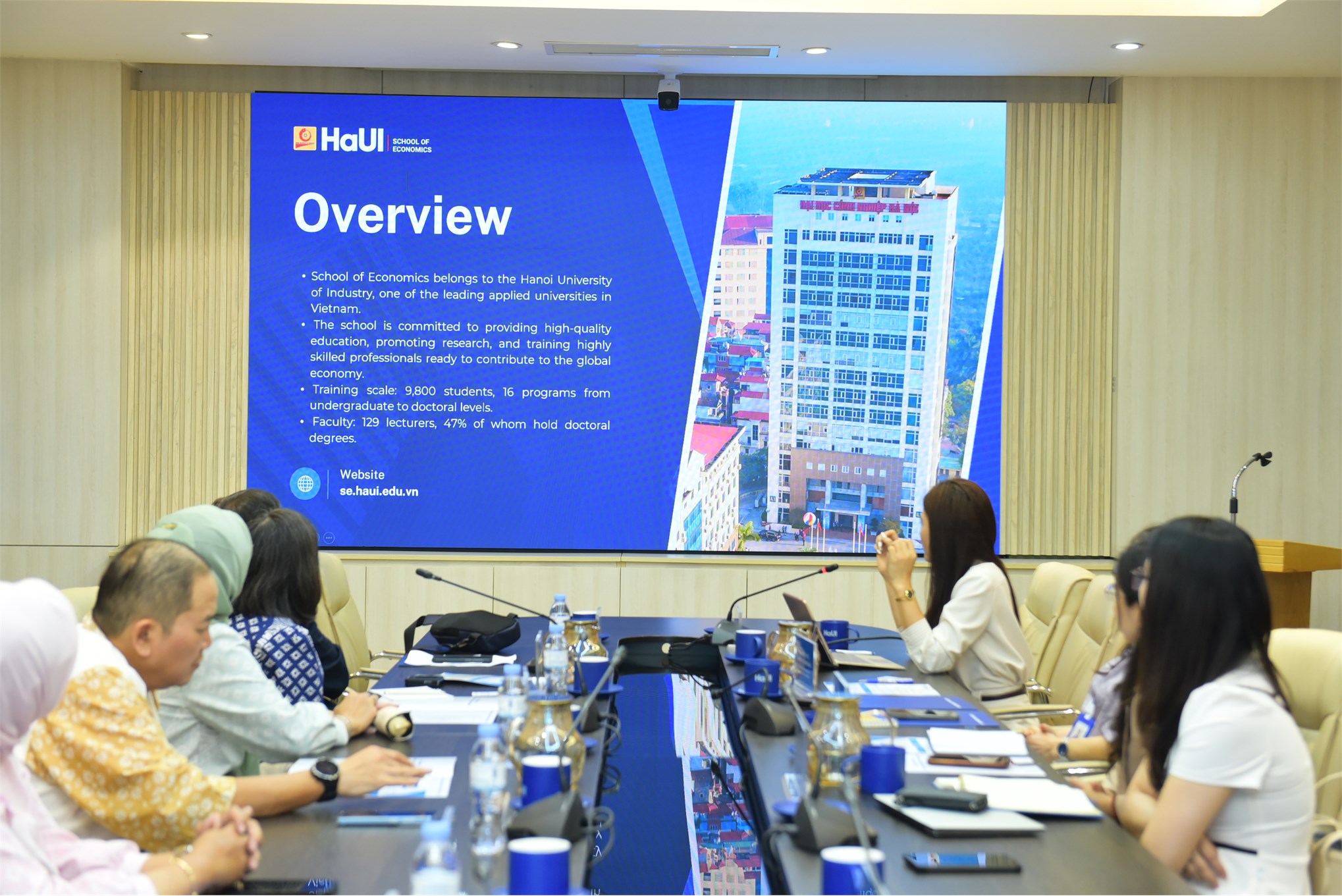 Mở rộng đối tác chiến lược: Trường Kinh tế đón tiếp và làm việc với đoàn đại biểu Trường đại học Trisakti (Indonesia)