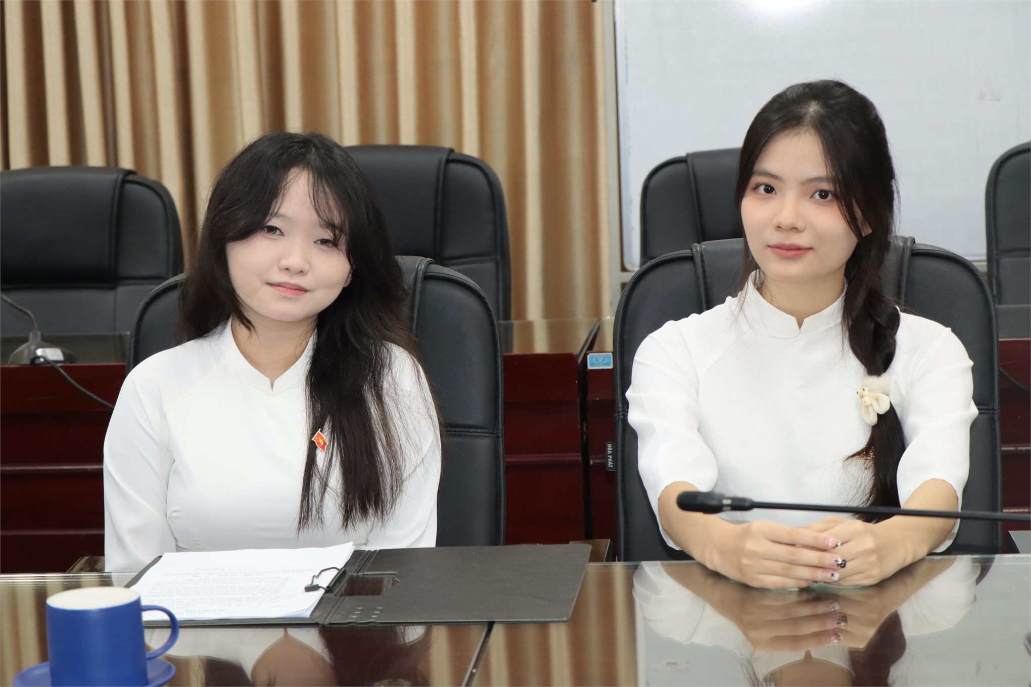 Trang trọng Lễ kết nạp Đảng viên mới Chi bộ Kinh tế 2, Đảng bộ bộ phận Trường Kinh tế