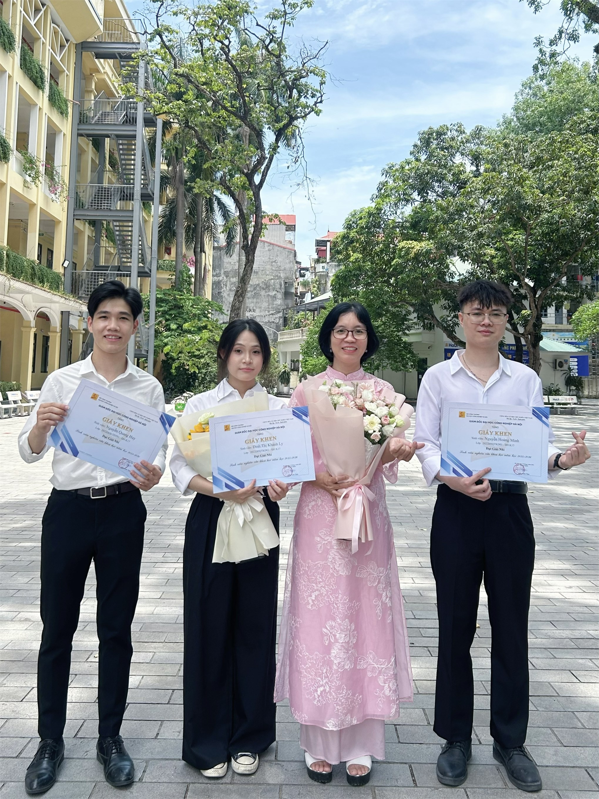 Vinh danh Thủ khoa tốt nghiệp năm 2026 – Ngành kinh tế đầu tư, Trường Kinh tế, Đại học Công nghiệp Hà Nội