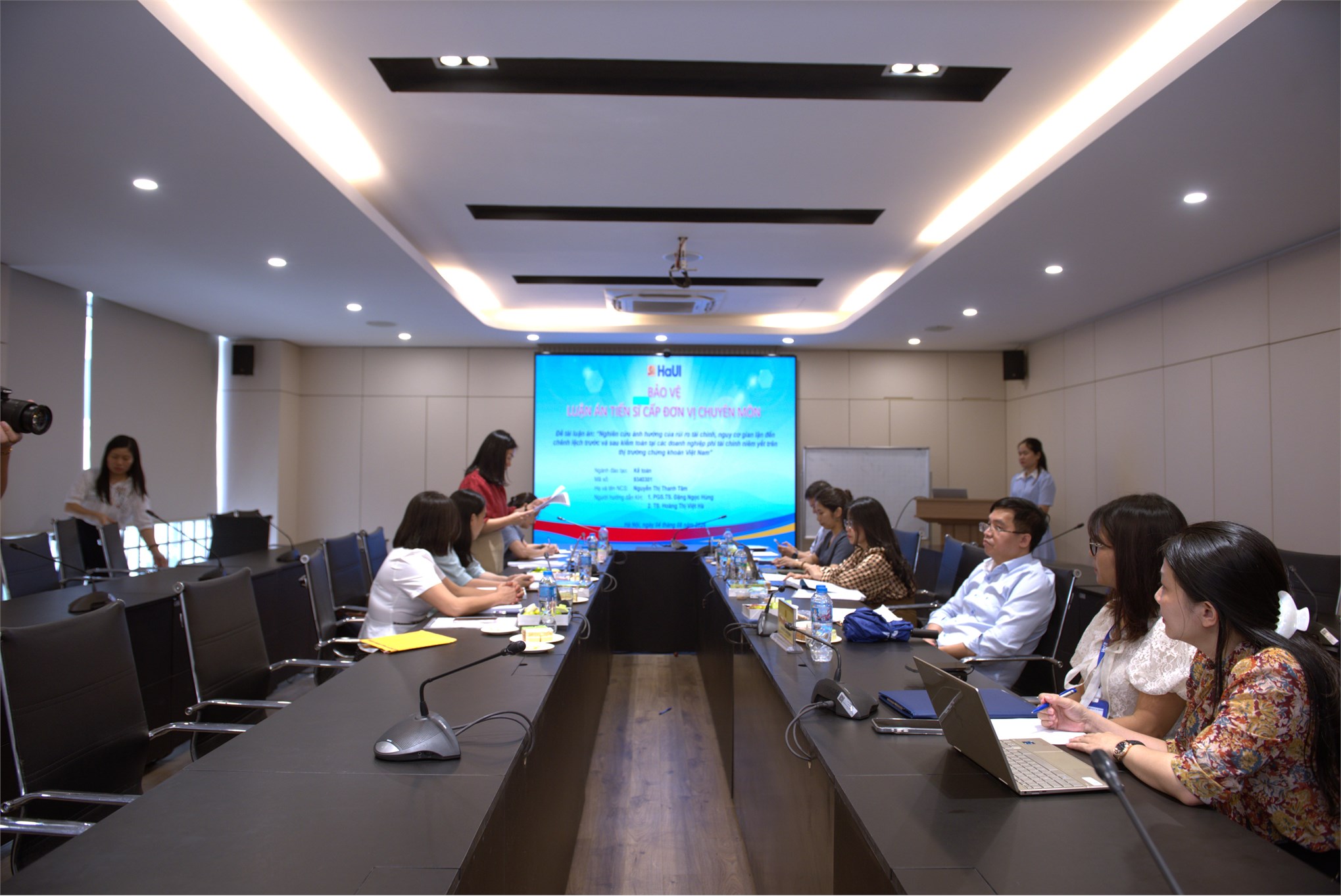 Trường Kinh tế tổ chức Hội thảo cấp đơn vị chuyên môn luận án tiến sĩ cho Nghiên cứu sinh Nguyễn Thị Thanh Tâm
