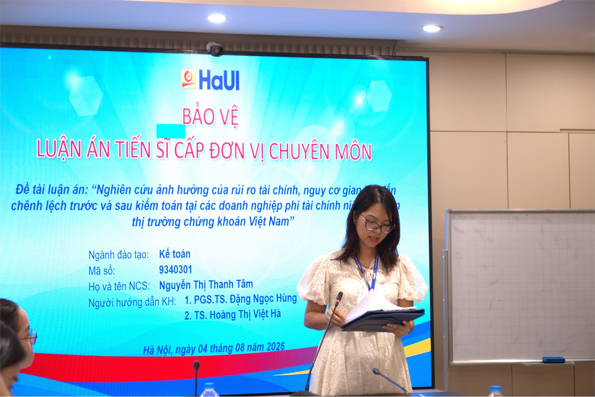Trường Kinh tế tổ chức Hội thảo cấp đơn vị chuyên môn luận án tiến sĩ cho Nghiên cứu sinh Nguyễn Thị Thanh Tâm