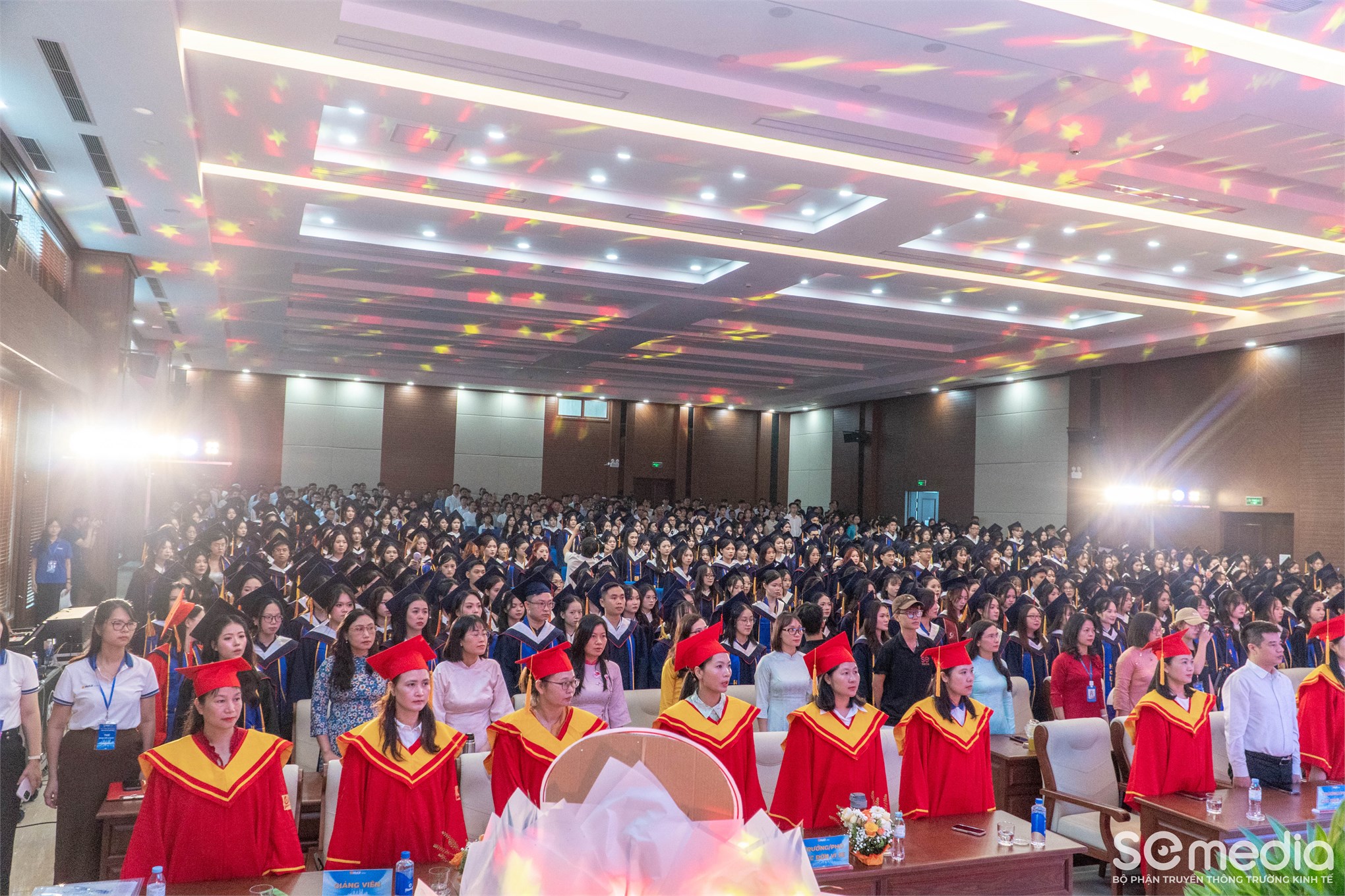 Cảm xúc lắng đọng tại Lễ tốt nghiệp và trao bằng Tiến sĩ, Thạc sĩ, Cử nhân năm 2026 của Trường Kinh tế – Đại học Công nghiệp Hà Nội