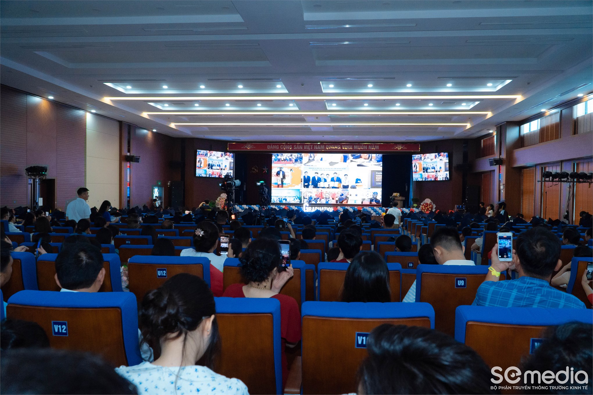 Cảm xúc lắng đọng tại Lễ tốt nghiệp và trao bằng Tiến sĩ, Thạc sĩ, Cử nhân năm 2026 của Trường Kinh tế – Đại học Công nghiệp Hà Nội