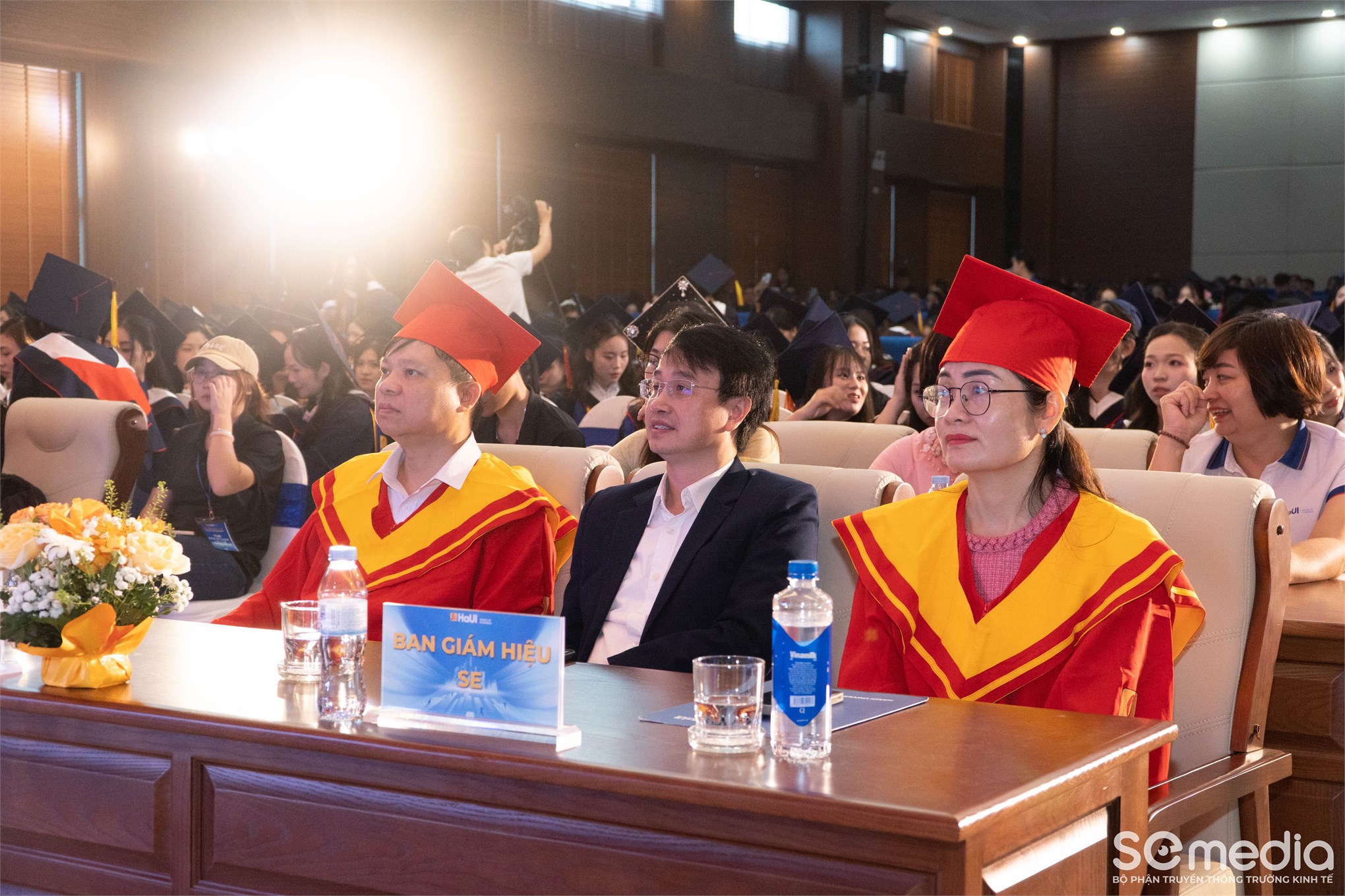 Cảm xúc lắng đọng tại Lễ tốt nghiệp và trao bằng Tiến sĩ, Thạc sĩ, Cử nhân năm 2026 của Trường Kinh tế – Đại học Công nghiệp Hà Nội