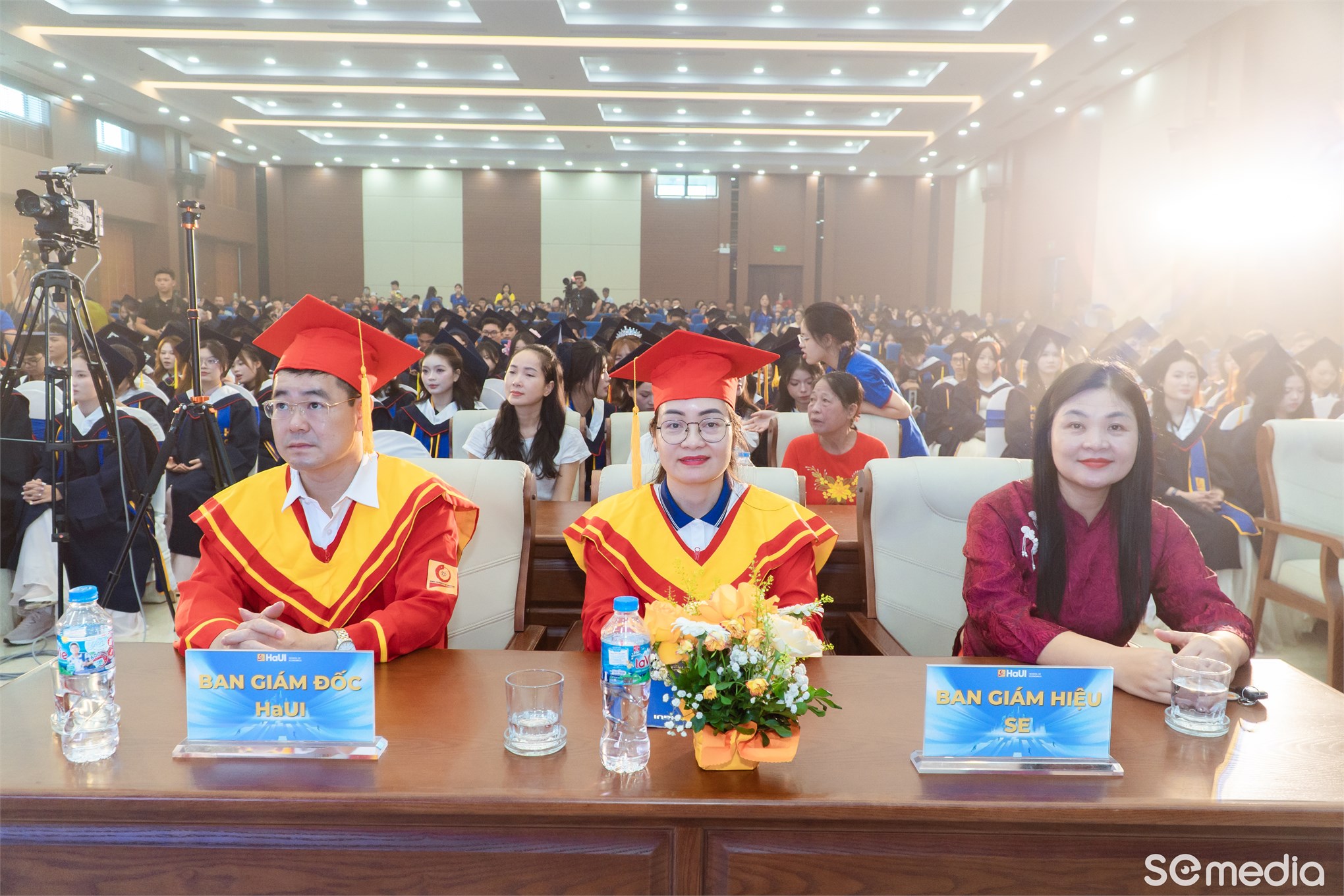 Cảm xúc lắng đọng tại Lễ tốt nghiệp và trao bằng Tiến sĩ, Thạc sĩ, Cử nhân năm 2026 của Trường Kinh tế – Đại học Công nghiệp Hà Nội