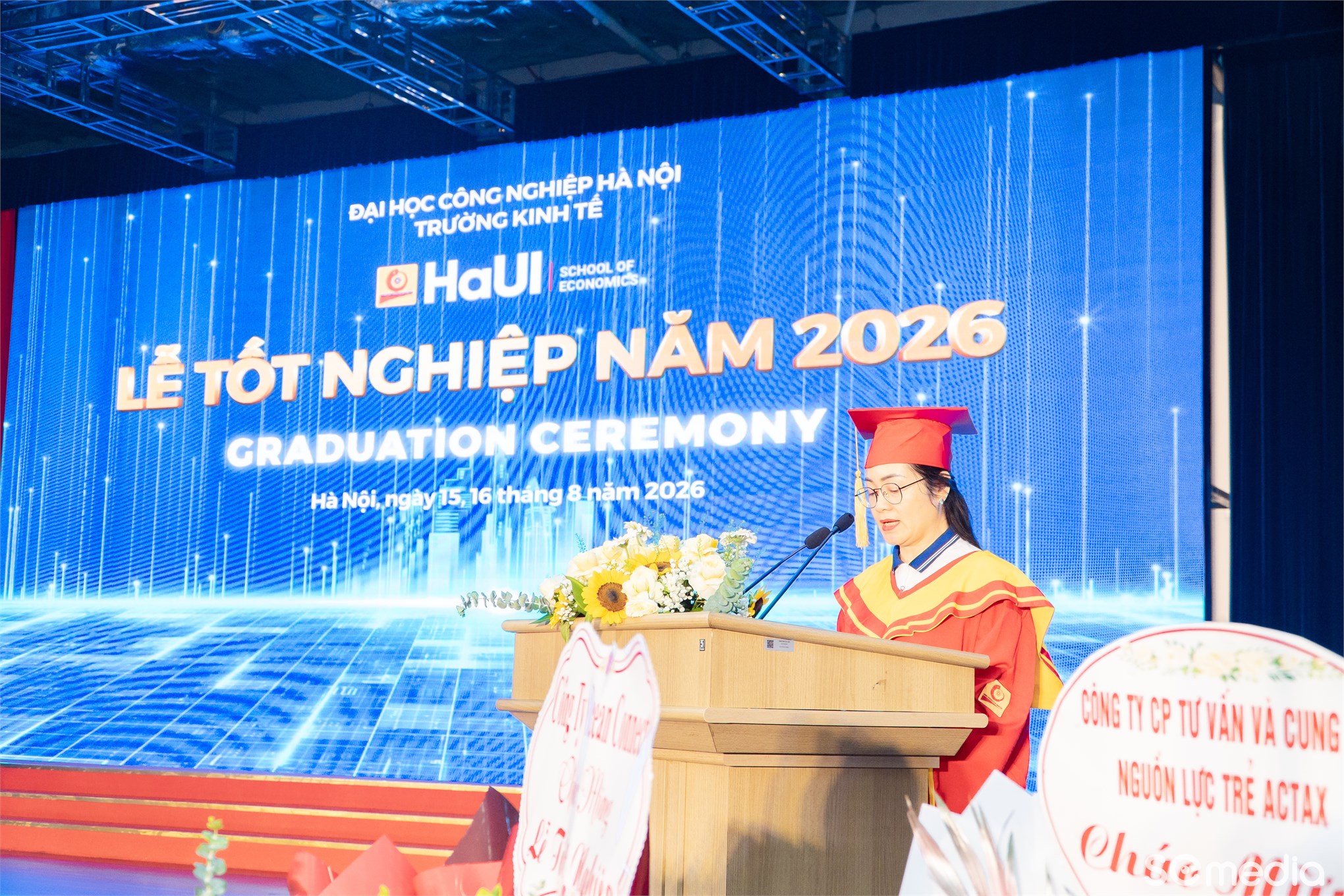 Cảm xúc lắng đọng tại Lễ tốt nghiệp và trao bằng Tiến sĩ, Thạc sĩ, Cử nhân năm 2026 của Trường Kinh tế – Đại học Công nghiệp Hà Nội