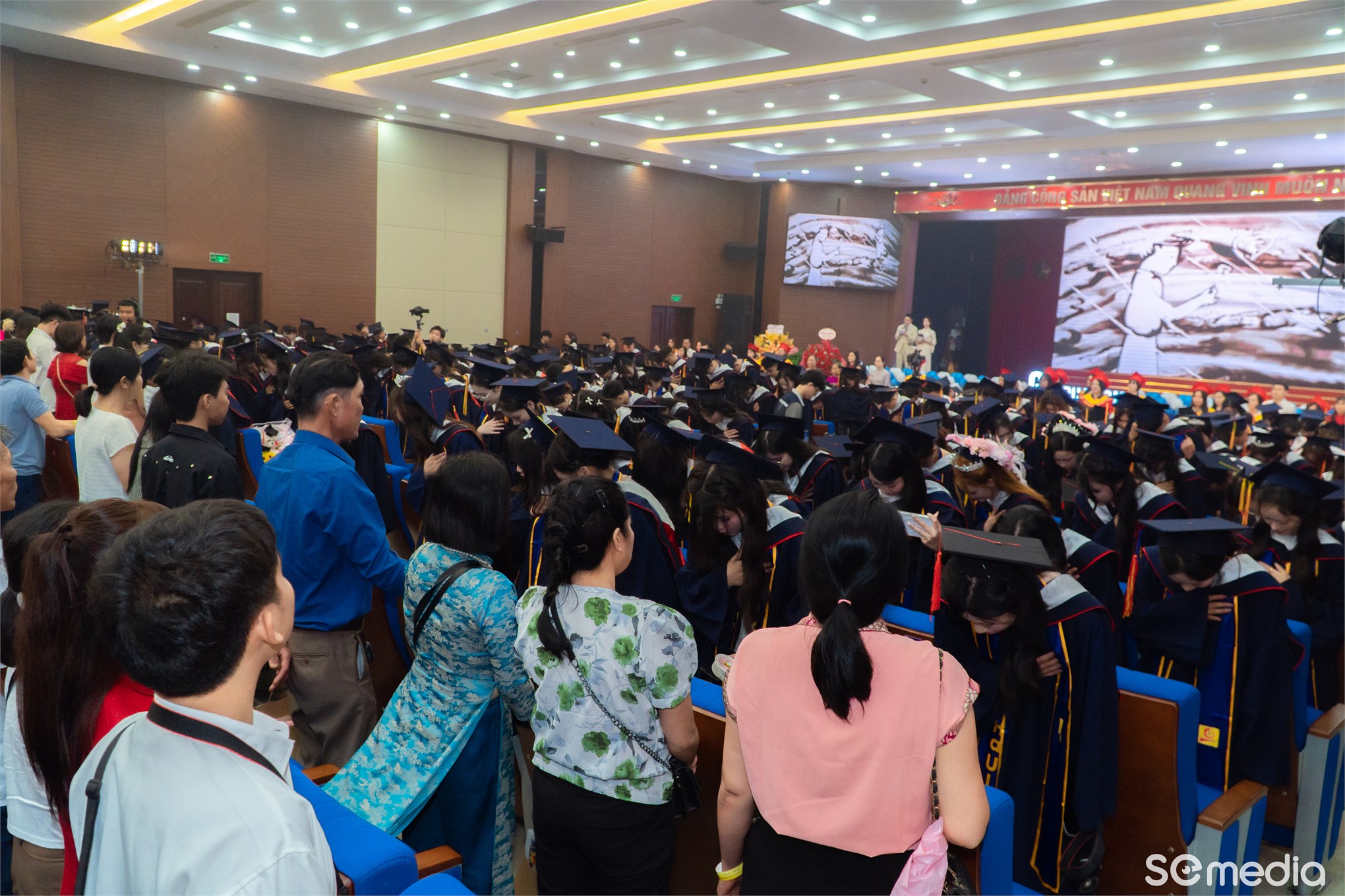 Cảm xúc lắng đọng tại Lễ tốt nghiệp và trao bằng Tiến sĩ, Thạc sĩ, Cử nhân năm 2026 của Trường Kinh tế – Đại học Công nghiệp Hà Nội