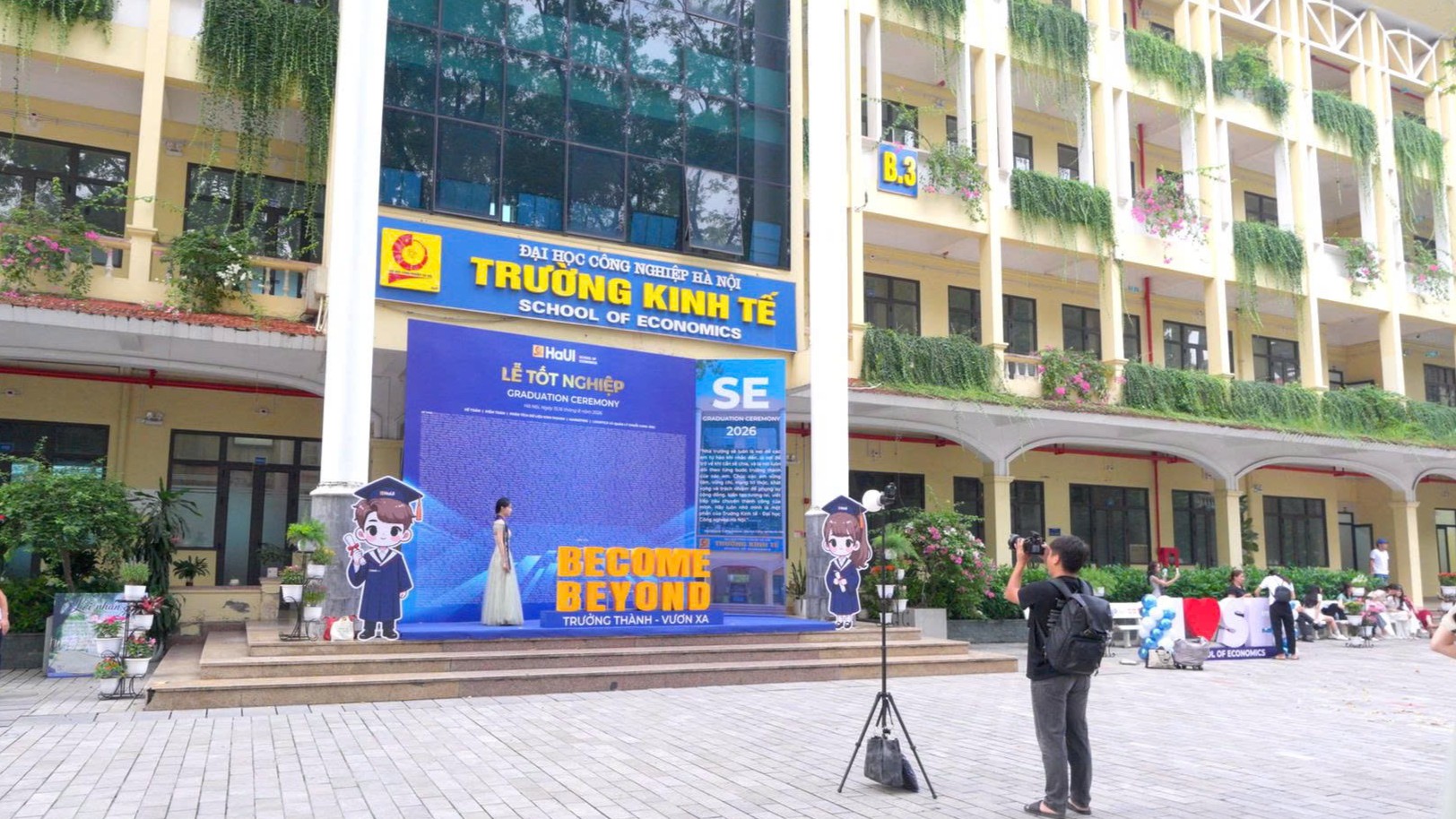 Cảm xúc lắng đọng tại Lễ tốt nghiệp và trao bằng Tiến sĩ, Thạc sĩ, Cử nhân năm 2026 của Trường Kinh tế – Đại học Công nghiệp Hà Nội