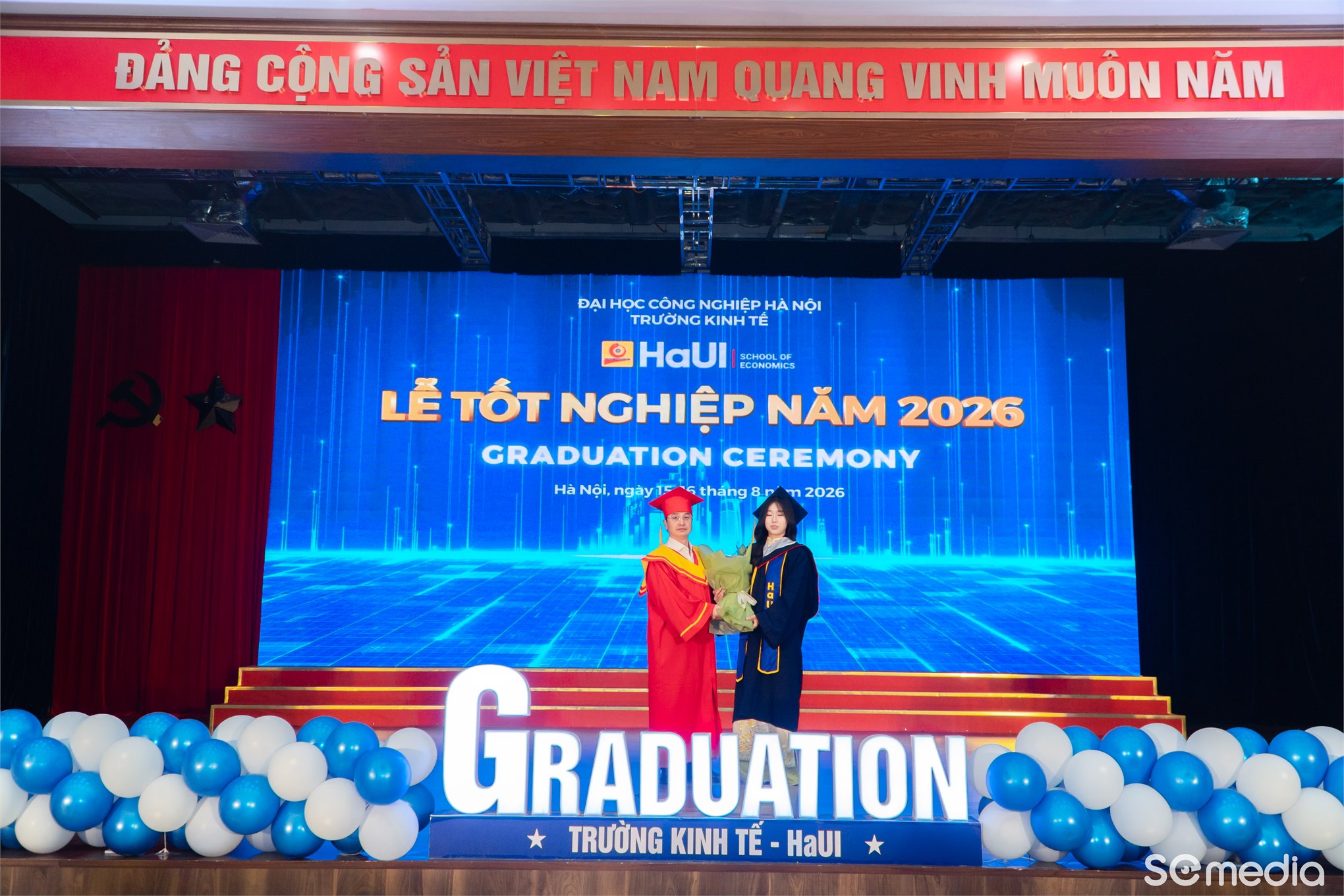 Cảm xúc lắng đọng tại Lễ tốt nghiệp và trao bằng Tiến sĩ, Thạc sĩ, Cử nhân năm 2026 của Trường Kinh tế – Đại học Công nghiệp Hà Nội
