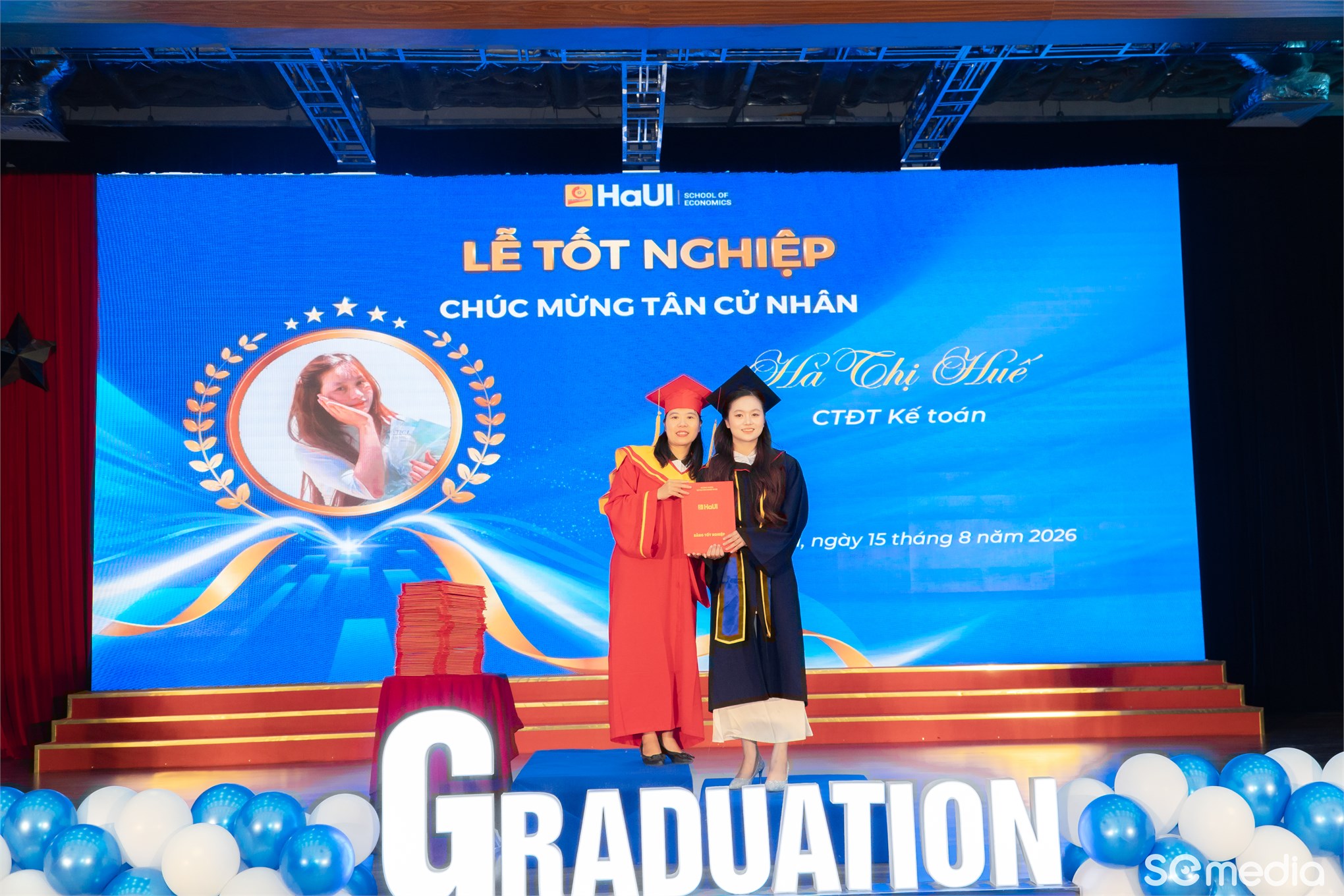 Cảm xúc lắng đọng tại Lễ tốt nghiệp và trao bằng Tiến sĩ, Thạc sĩ, Cử nhân năm 2026 của Trường Kinh tế – Đại học Công nghiệp Hà Nội