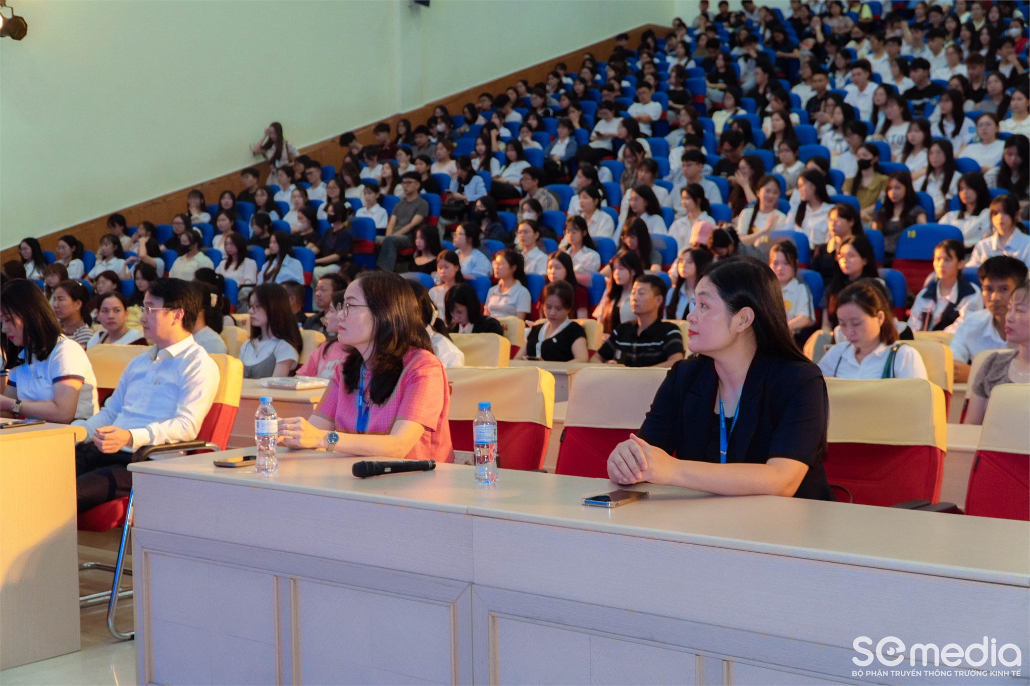 Bùng nổ cảm xúc cùng Chuỗi sự kiện Chào tân sinh viên Khóa 21 Trường Kinh tế, Đại học Công nghiệp Hà Nội