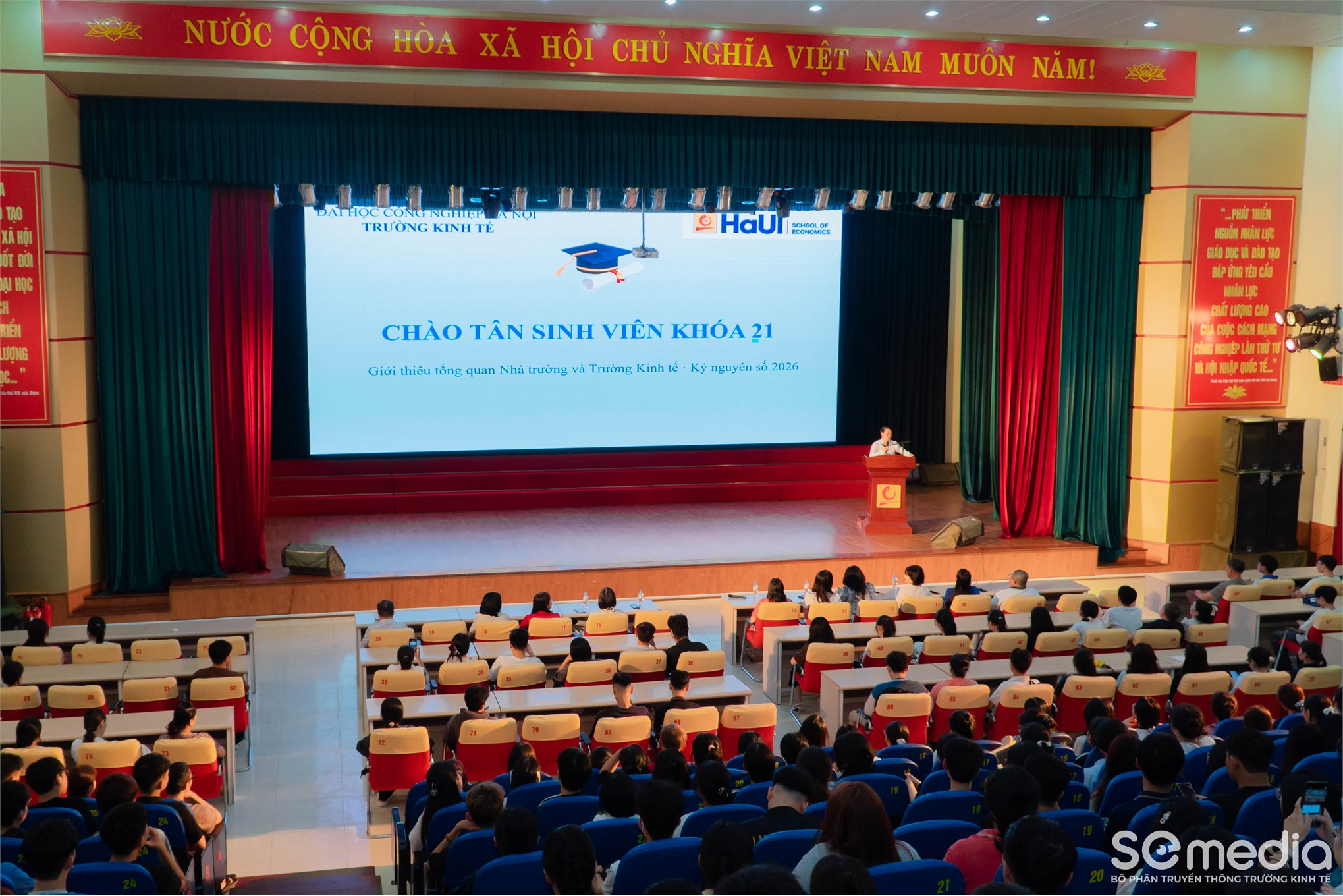 Bùng nổ cảm xúc cùng Chuỗi sự kiện Chào tân sinh viên Khóa 21 Trường Kinh tế, Đại học Công nghiệp Hà Nội