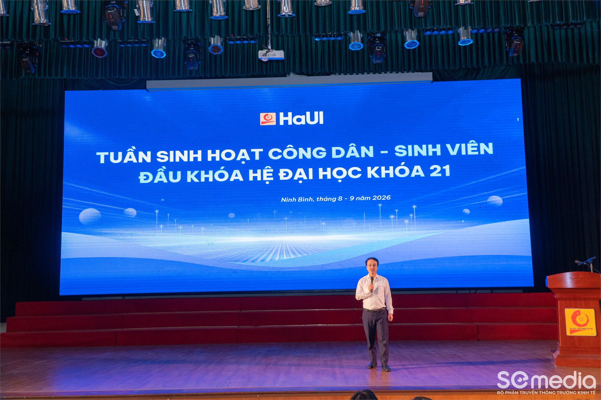 Bùng nổ cảm xúc cùng Chuỗi sự kiện Chào tân sinh viên Khóa 21 Trường Kinh tế, Đại học Công nghiệp Hà Nội