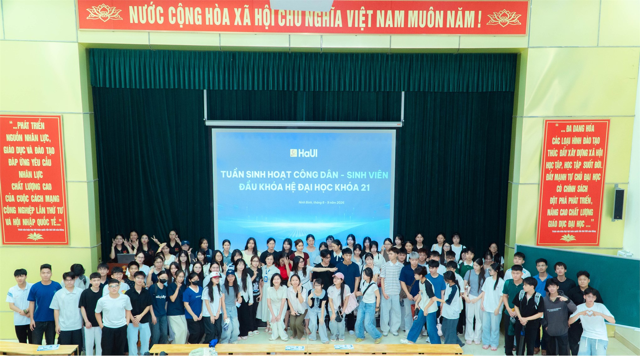 Bùng nổ cảm xúc cùng Chuỗi sự kiện Chào tân sinh viên Khóa 21 Trường Kinh tế, Đại học Công nghiệp Hà Nội