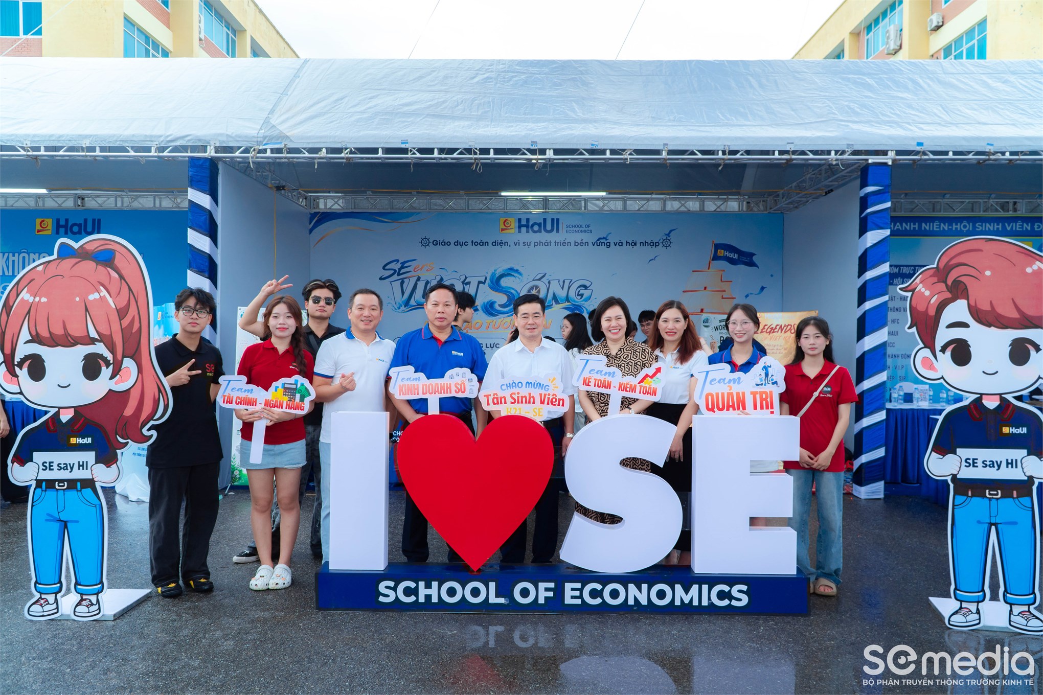 Bùng nổ cảm xúc cùng Chuỗi sự kiện Chào tân sinh viên Khóa 21 Trường Kinh tế, Đại học Công nghiệp Hà Nội