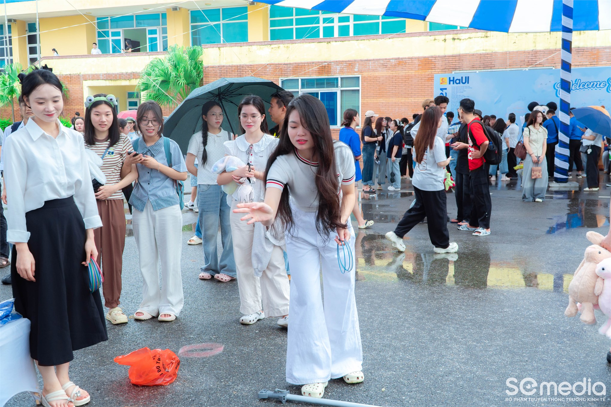 Bùng nổ cảm xúc cùng Chuỗi sự kiện Chào tân sinh viên Khóa 21 Trường Kinh tế, Đại học Công nghiệp Hà Nội