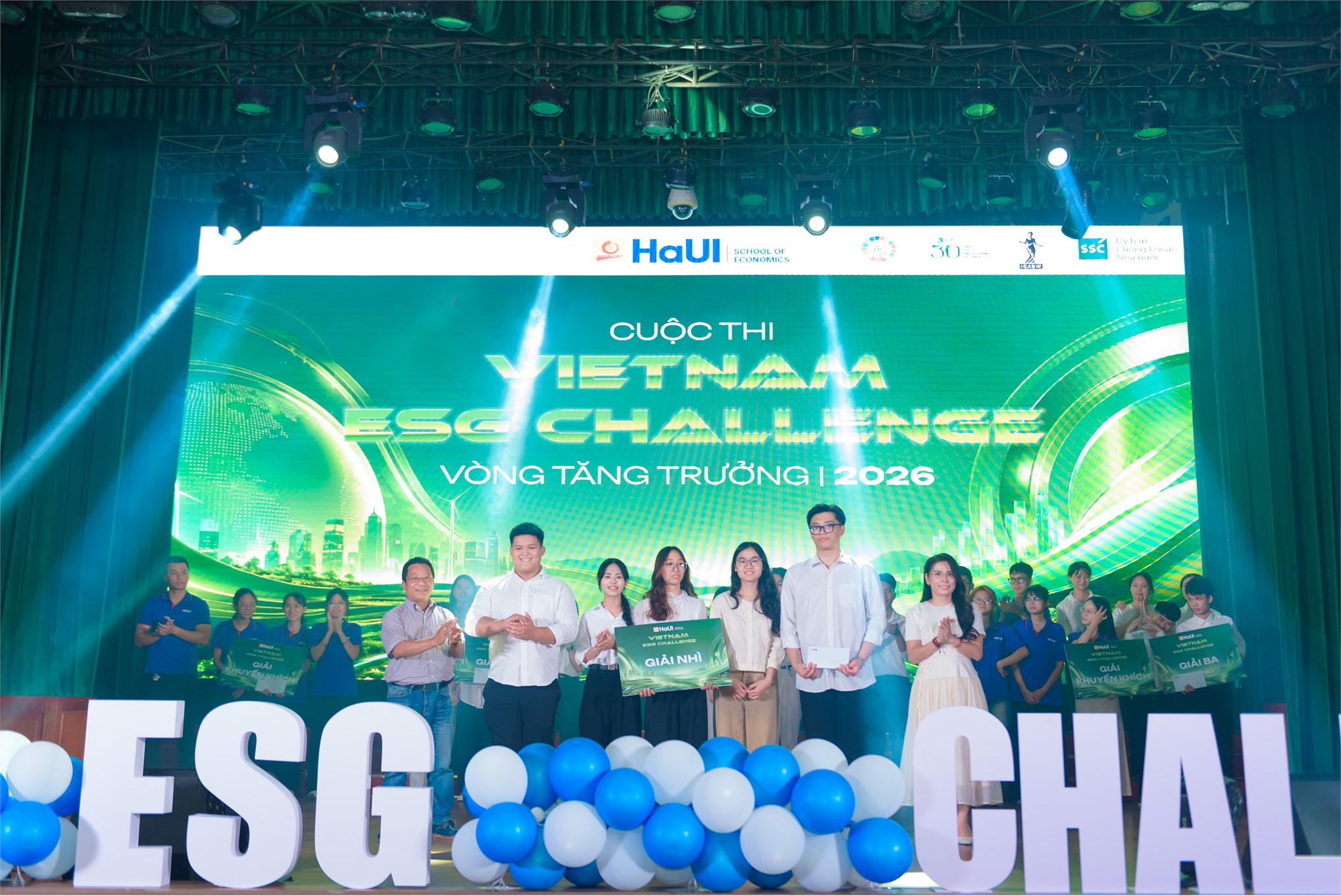 Bùng nổ vòng 2 `ESG Challenge 2026`: 30 `Nhà quản trị tương lai` tranh tài tại Đại học Công nghiệp Hà Nội