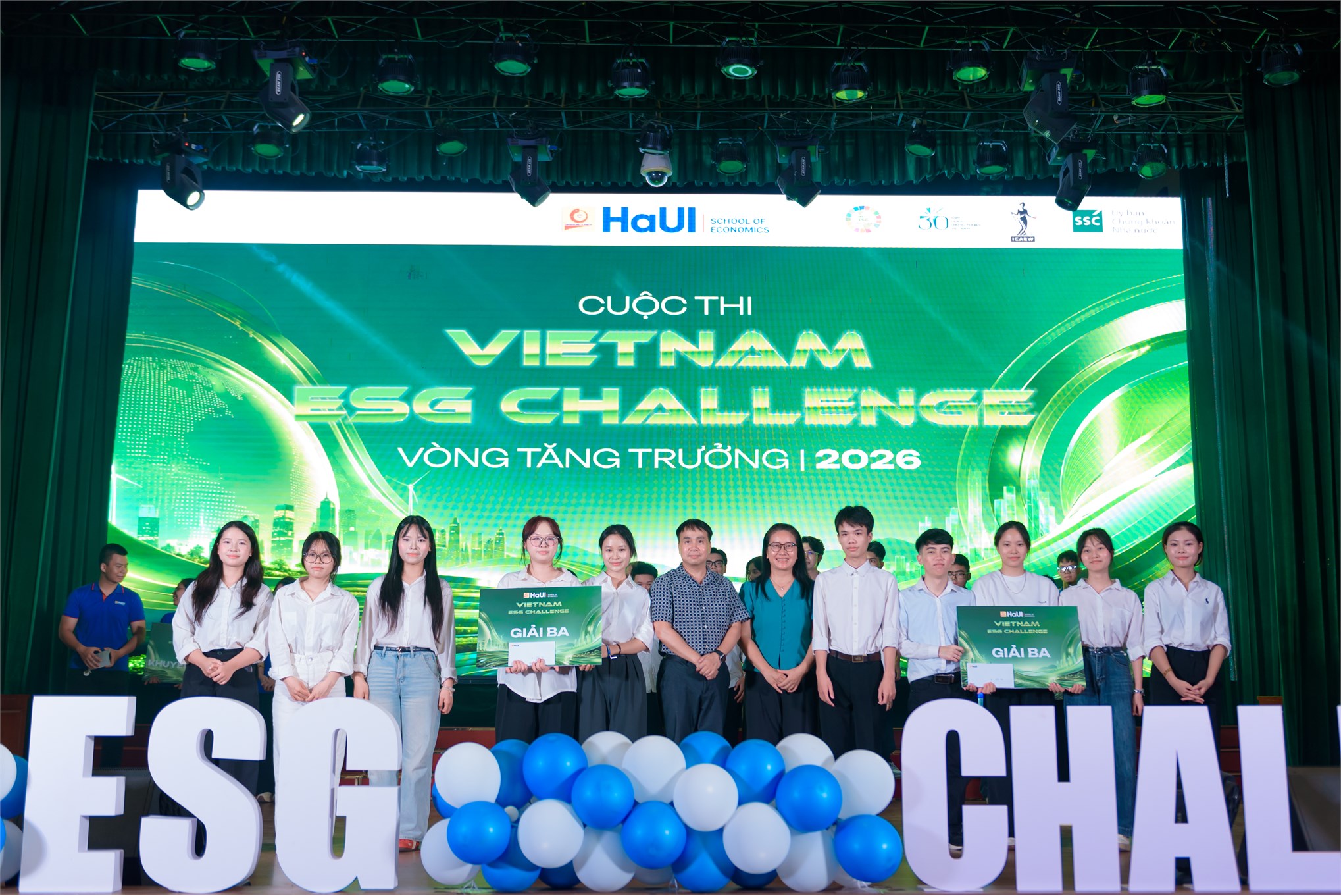 Bùng nổ vòng 2 `ESG Challenge 2026`: 30 `Nhà quản trị tương lai` tranh tài tại Đại học Công nghiệp Hà Nội