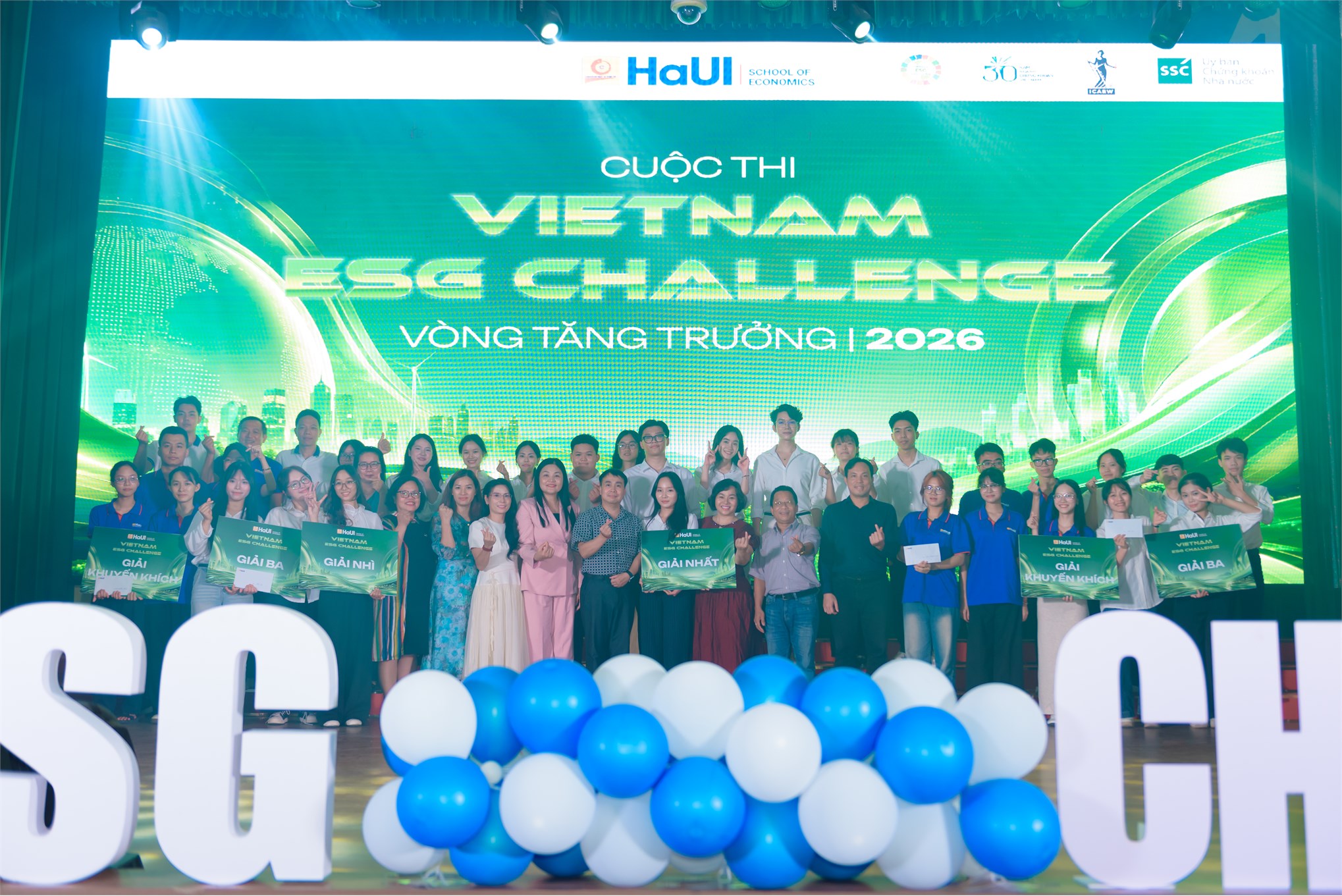 Bùng nổ vòng 2 `ESG Challenge 2026`: 30 `Nhà quản trị tương lai` tranh tài tại Đại học Công nghiệp Hà Nội