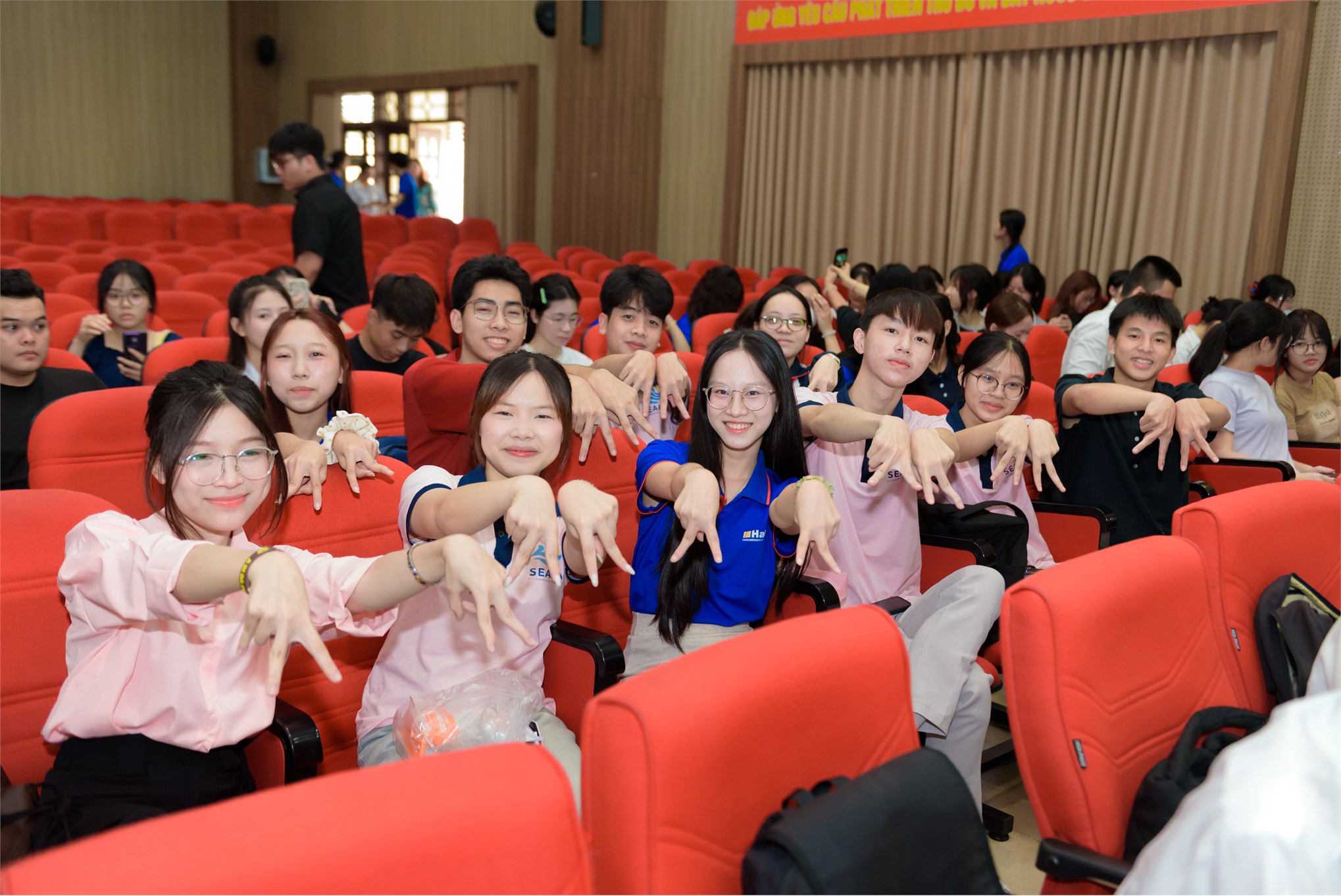 Bùng nổ vòng 2 `ESG Challenge 2026`: 30 `Nhà quản trị tương lai` tranh tài tại Đại học Công nghiệp Hà Nội