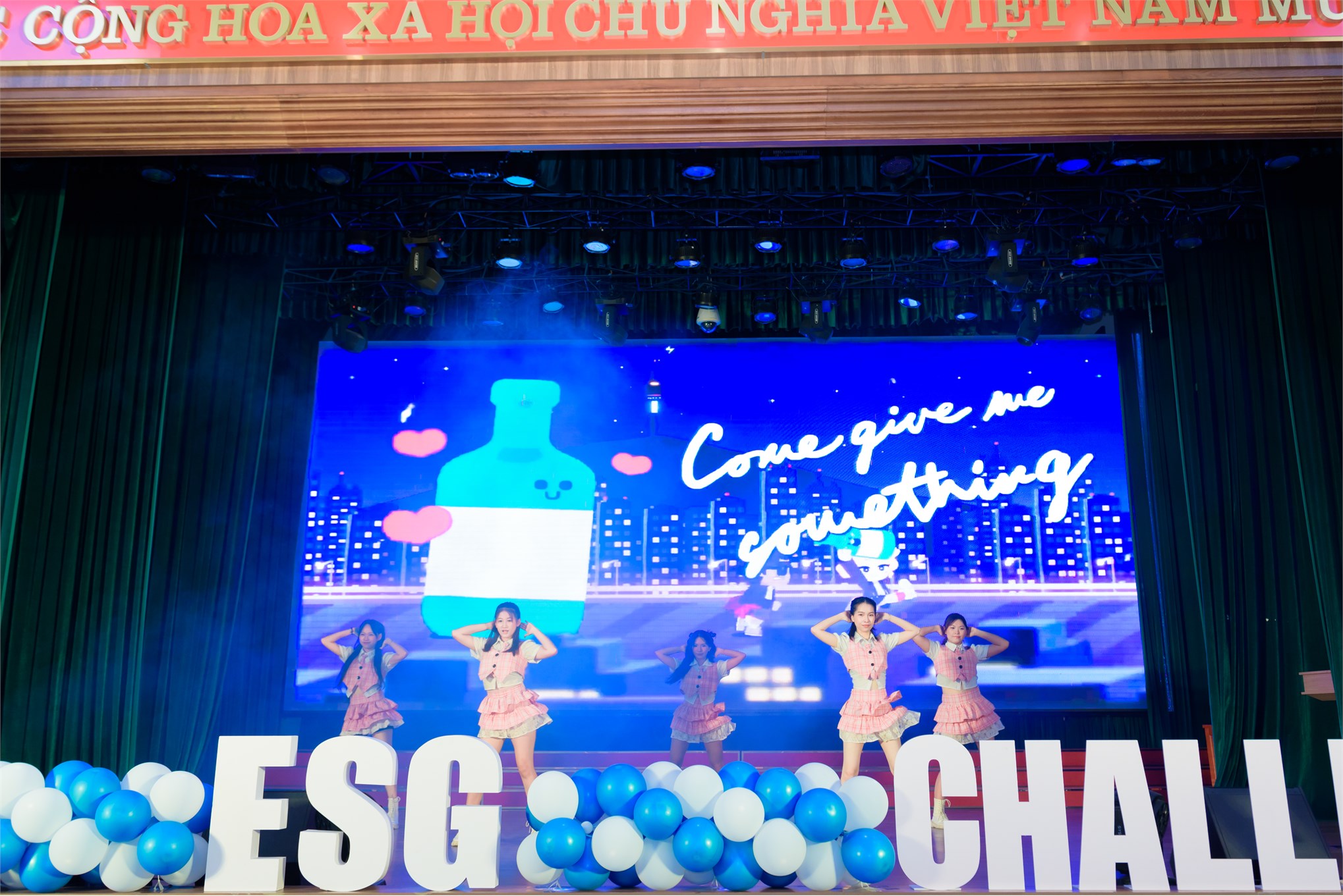 Bùng nổ vòng 2 `ESG Challenge 2026`: 30 `Nhà quản trị tương lai` tranh tài tại Đại học Công nghiệp Hà Nội