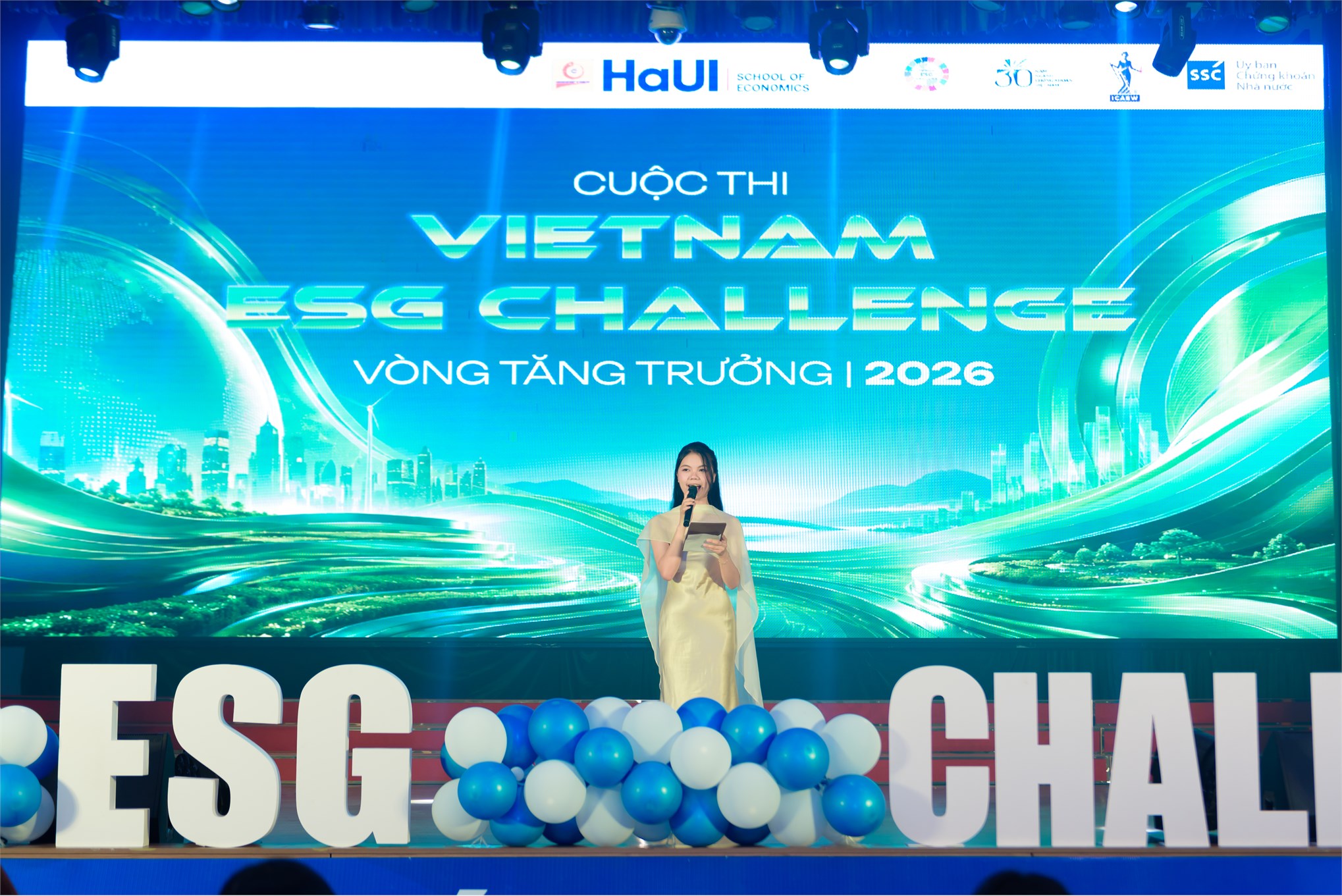 Bùng nổ vòng 2 `ESG Challenge 2026`: 30 `Nhà quản trị tương lai` tranh tài tại Đại học Công nghiệp Hà Nội