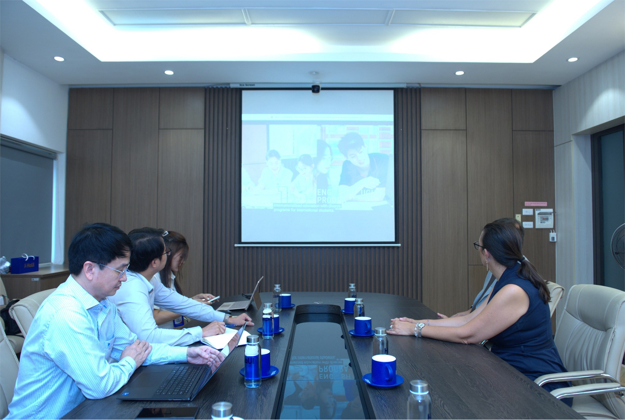 Trường Kinh tế, Đại học Công nghiệp Hà Nội đón tiếp đại diện các trường đại học ở Cộng hòa SÍP (Cyprus) – Mở rộng mạng lưới đối tác tại Châu Âu