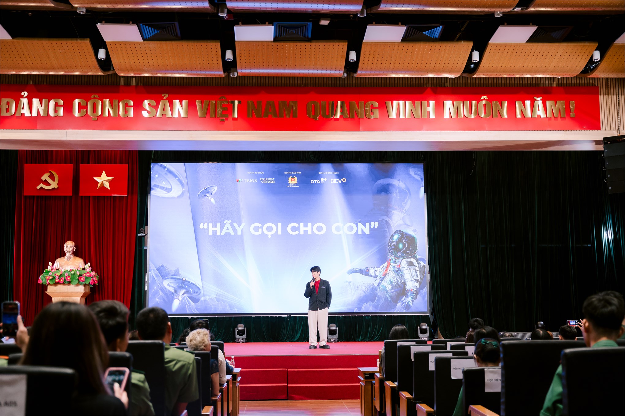 `Hãy gọi cho con`: Thông điệp kết nối gia đình từ sinh viên Kinh tế HaUI tại The Moneyverse