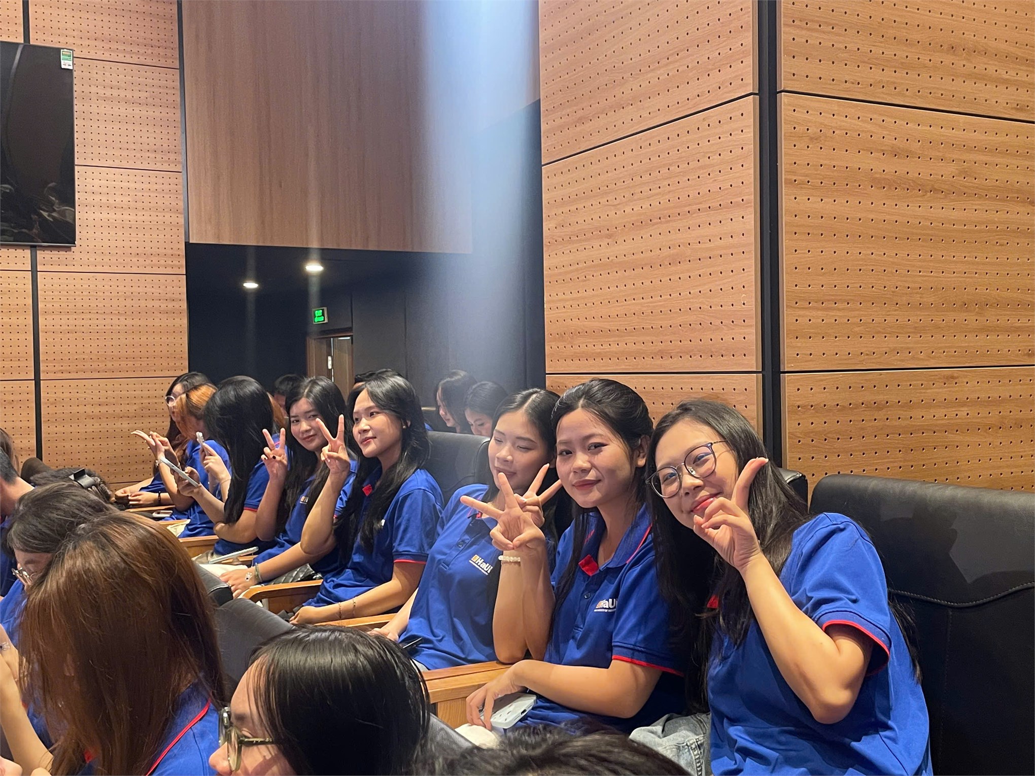 `Hãy gọi cho con`: Thông điệp kết nối gia đình từ sinh viên Kinh tế HaUI tại The Moneyverse